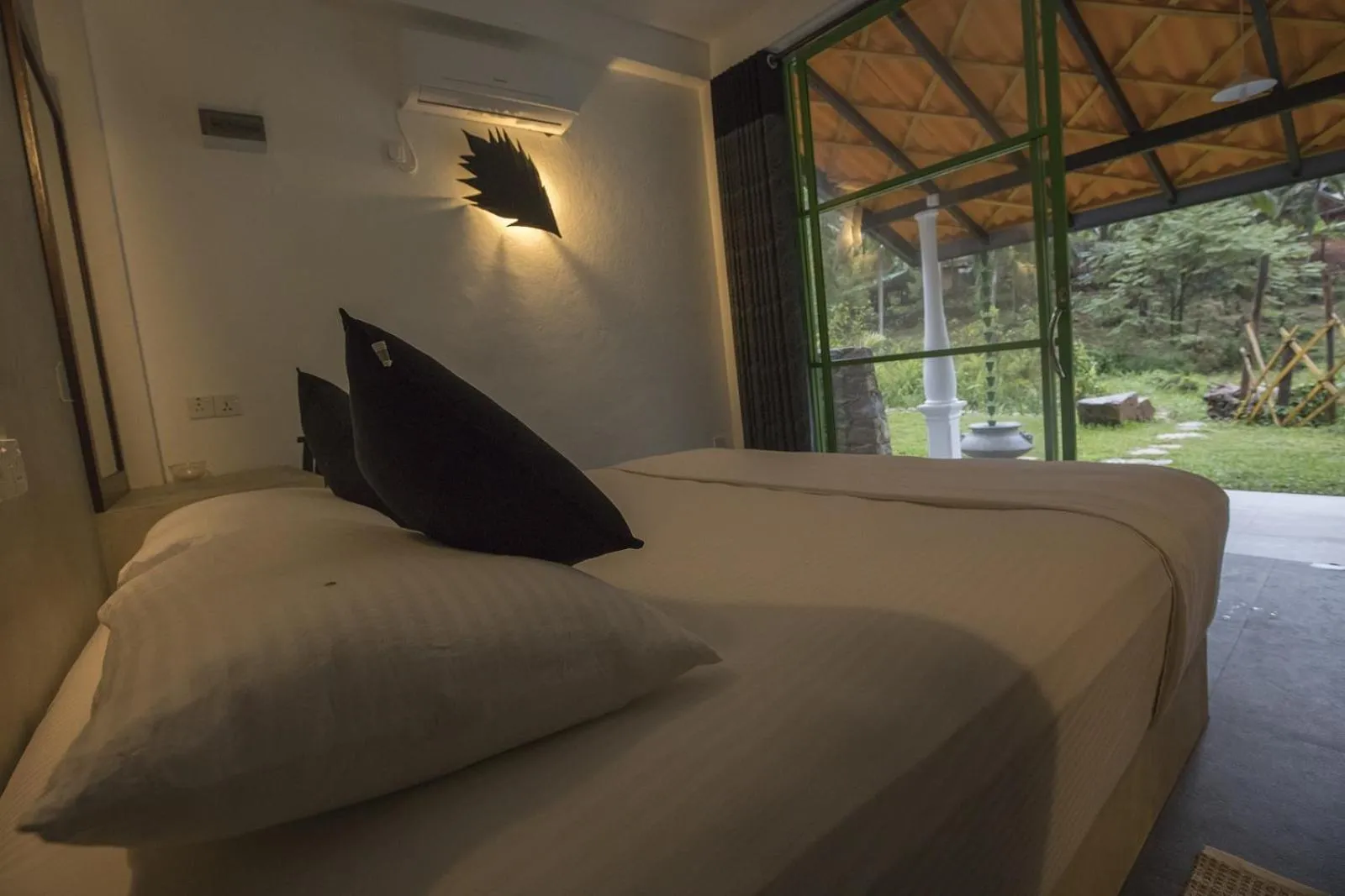 Bed in Sinharaja Forest Edge