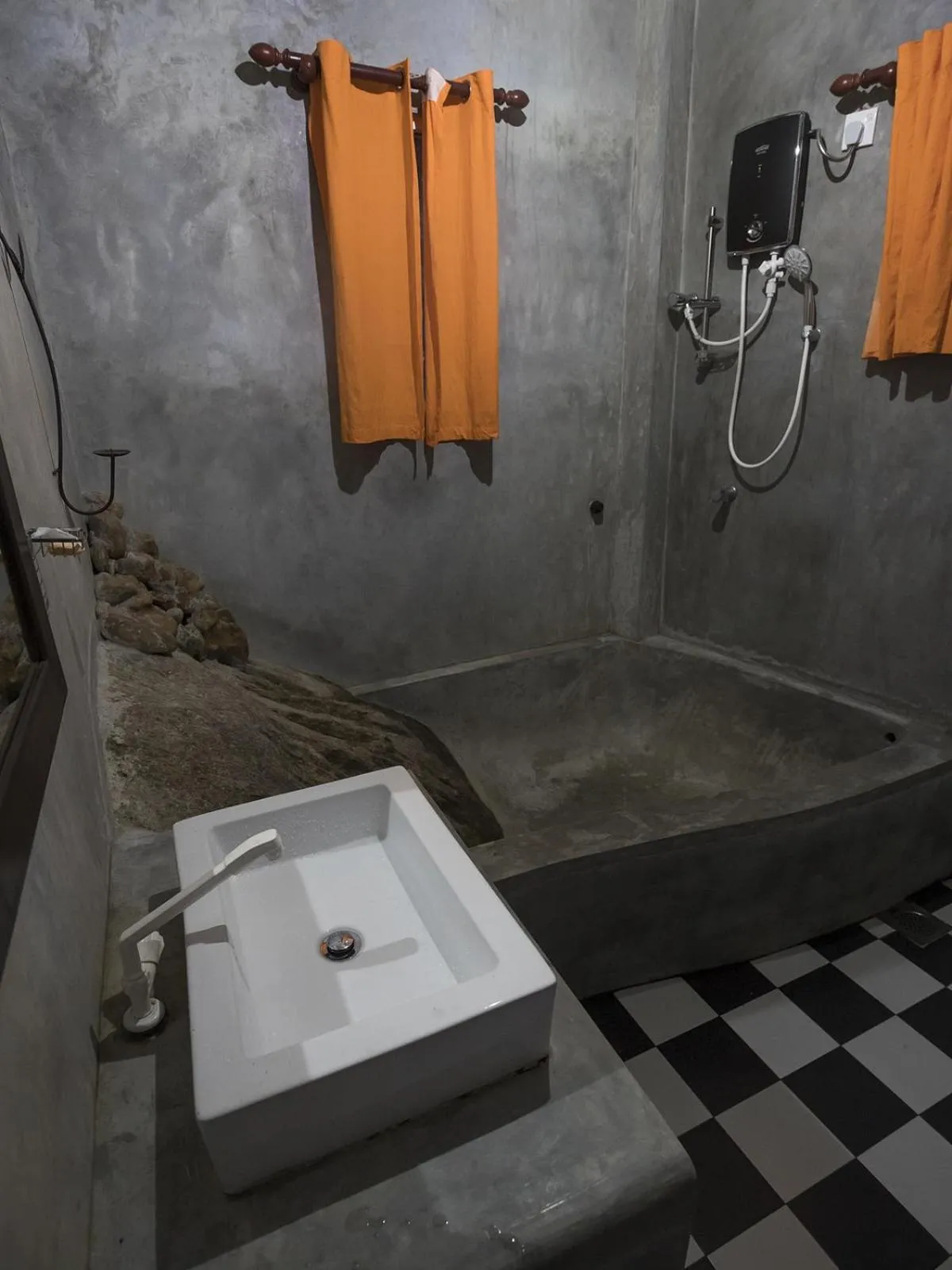 Bathroom in Sinharaja Forest Edge