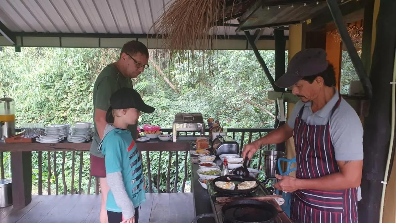 Restaurant/places to eat in Sinharaja Forest Edge