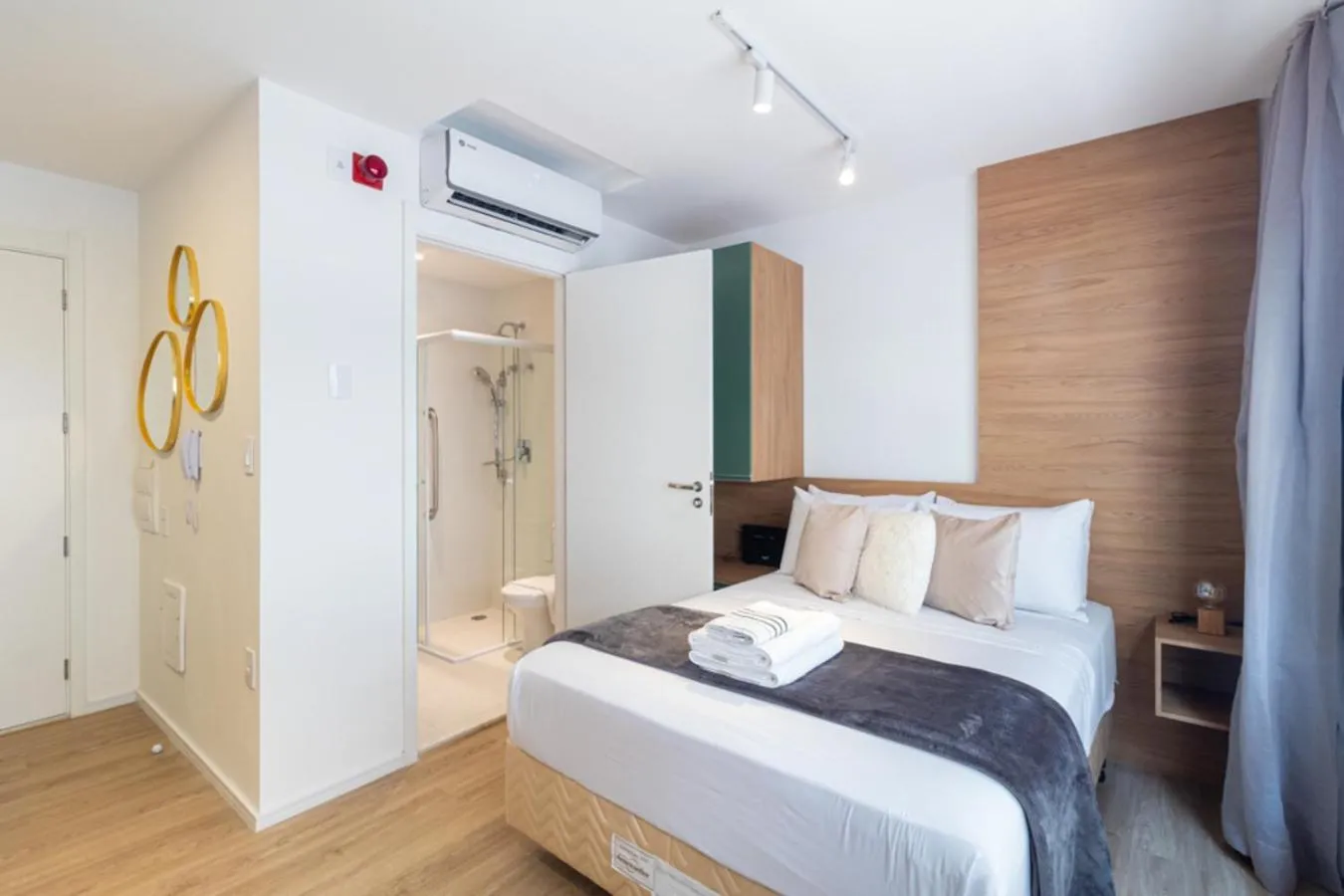 Photo of the whole room, Bed in 360 Athos Paraiso