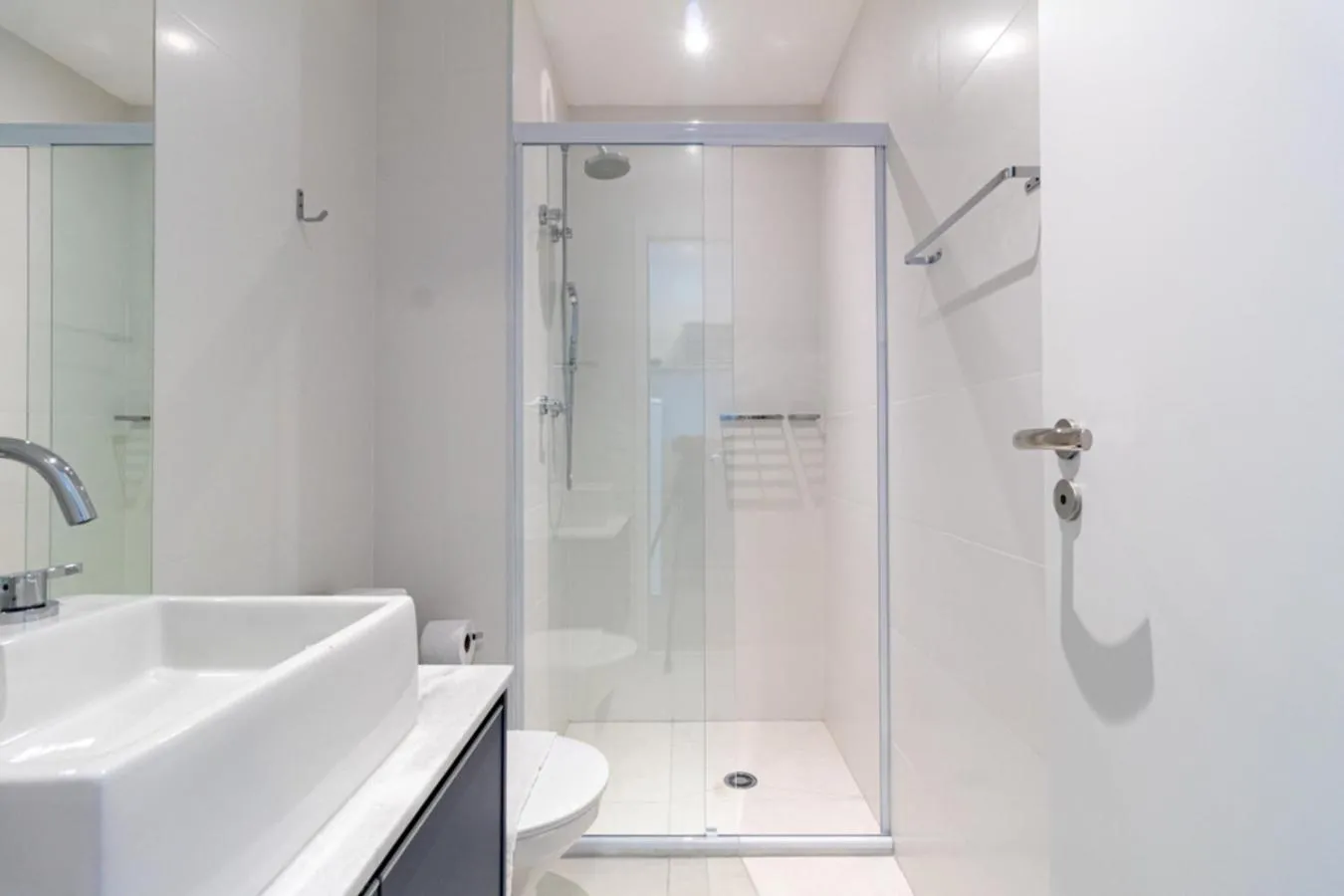 Shower in 360 Athos Paraiso