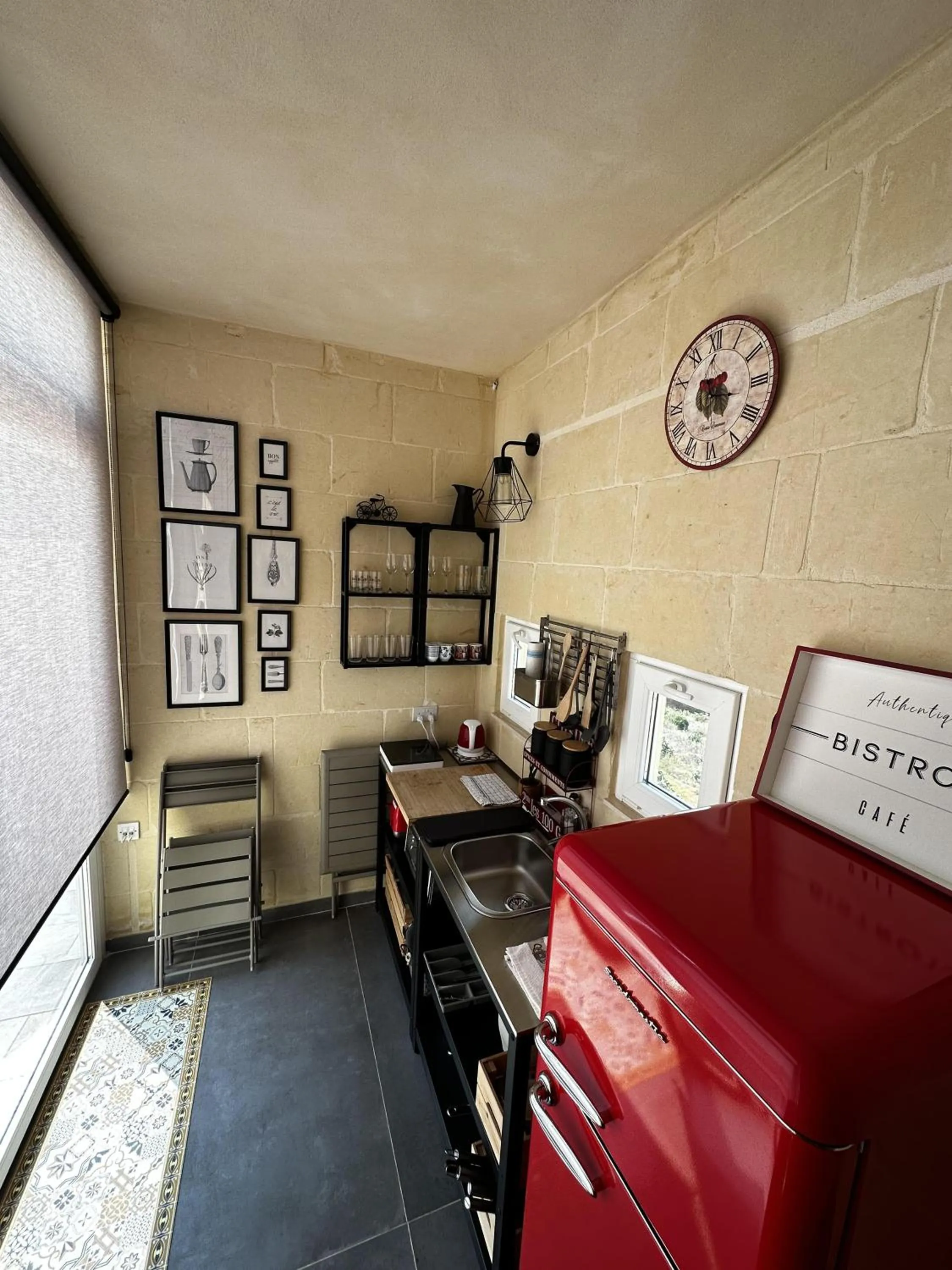 Kitchen or kitchenette in Ta' Pinu Spa Suite - Luxury Heritage Living