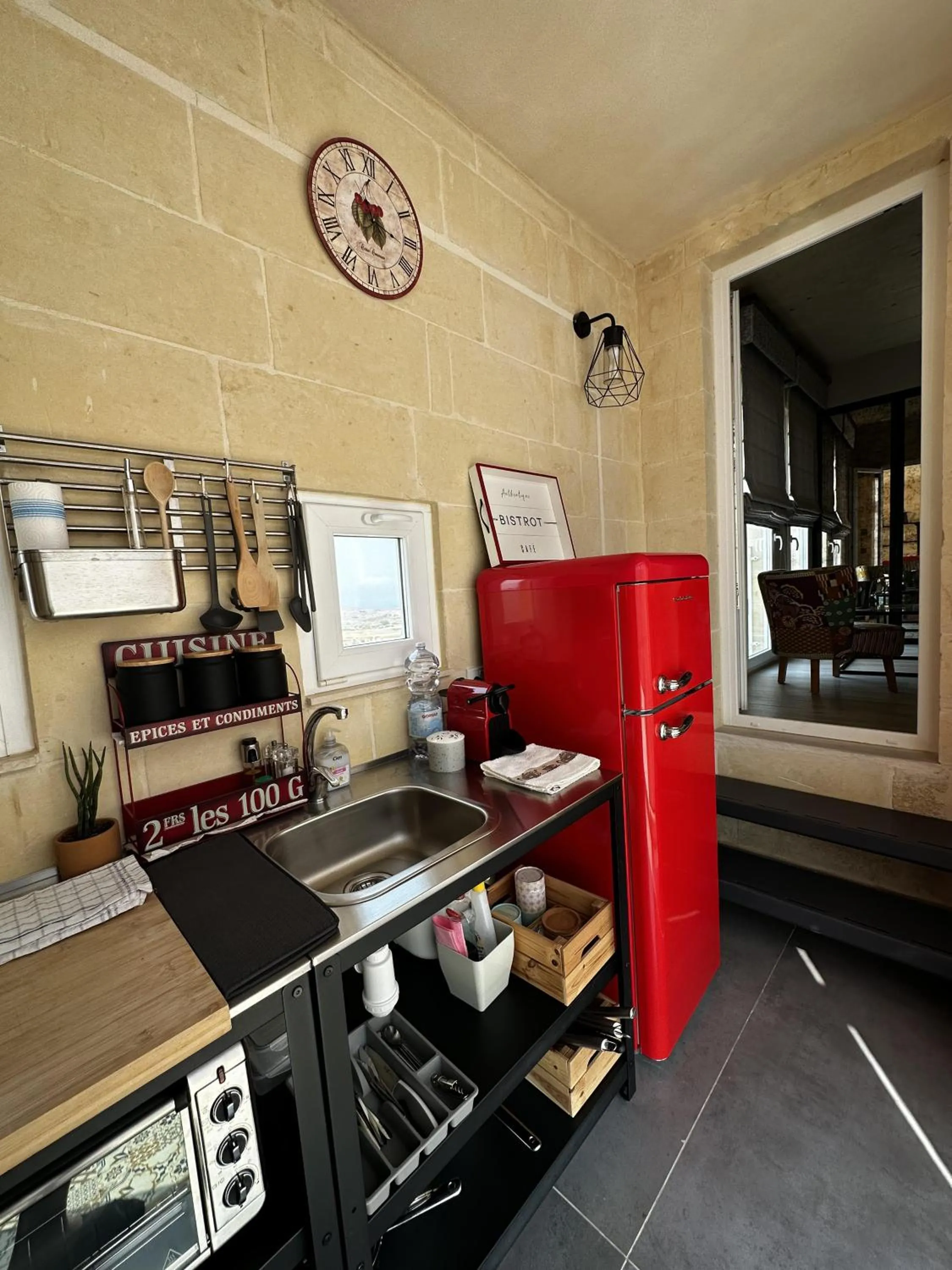Kitchen or kitchenette in Ta' Pinu Spa Suite - Luxury Heritage Living