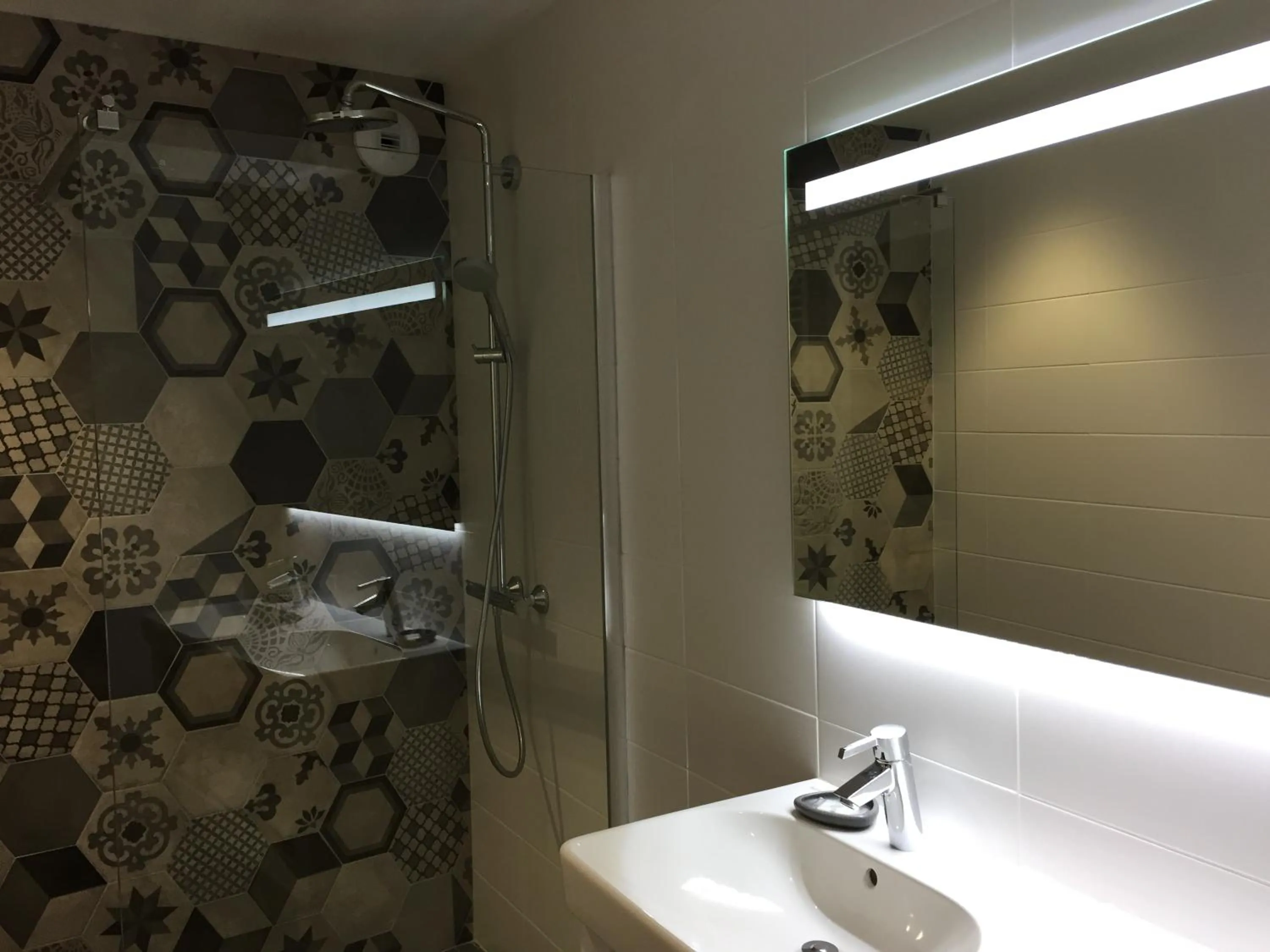 Shower in Le Clos du miroir