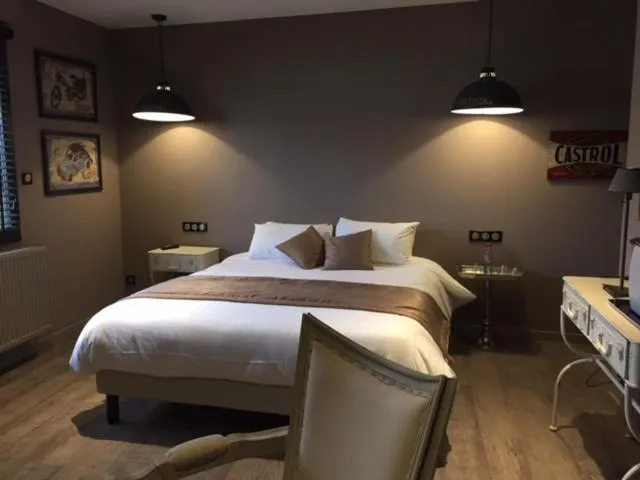 Bed in Le Clos du miroir