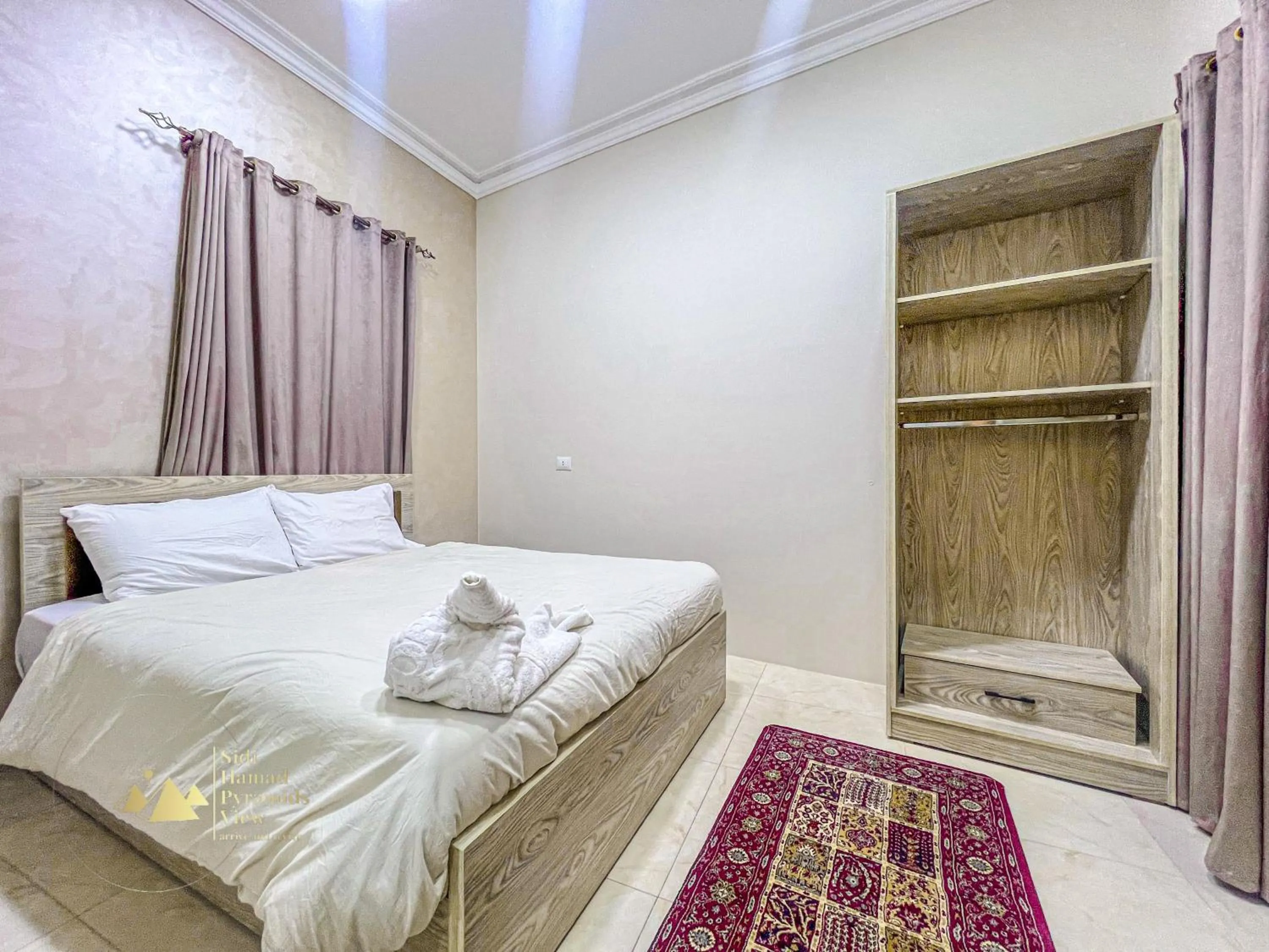 Photo of the whole room, Bed in Sidi Hamad Pyramids View