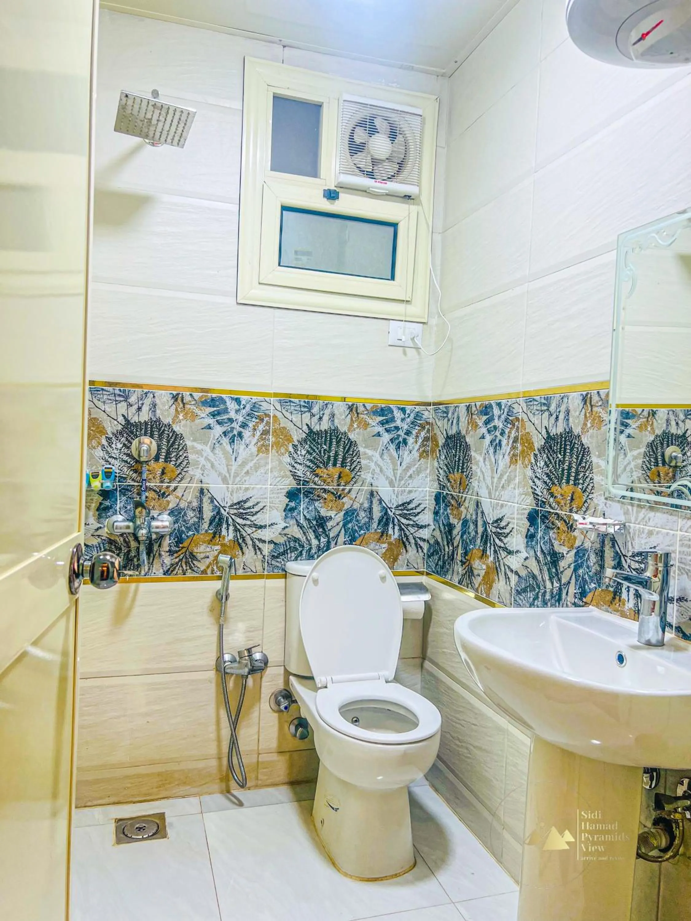 Shower in Sidi Hamad Pyramids View