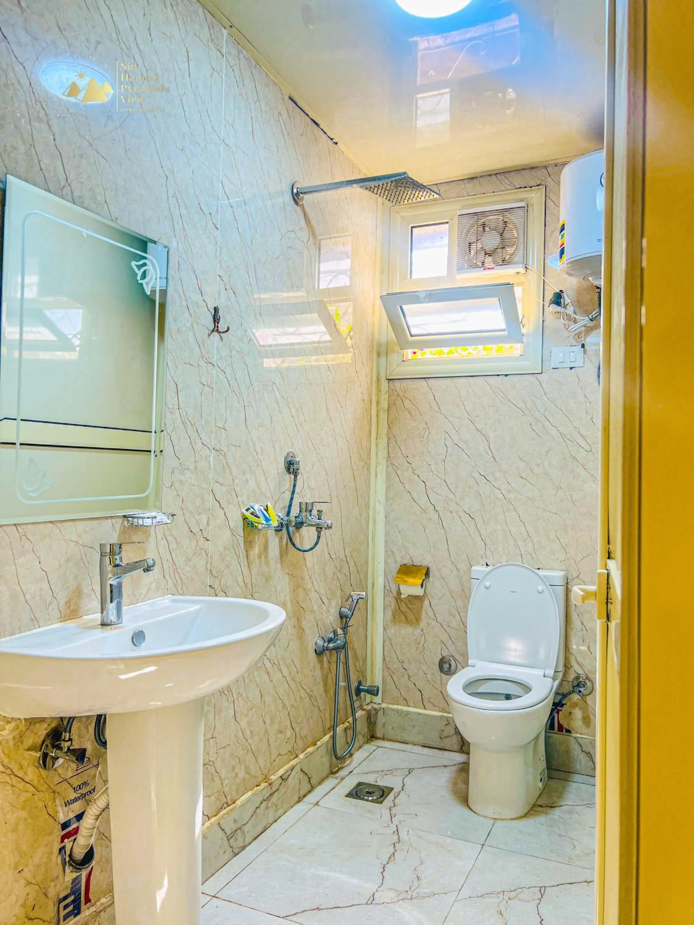 Shower in Sidi Hamad Pyramids View
