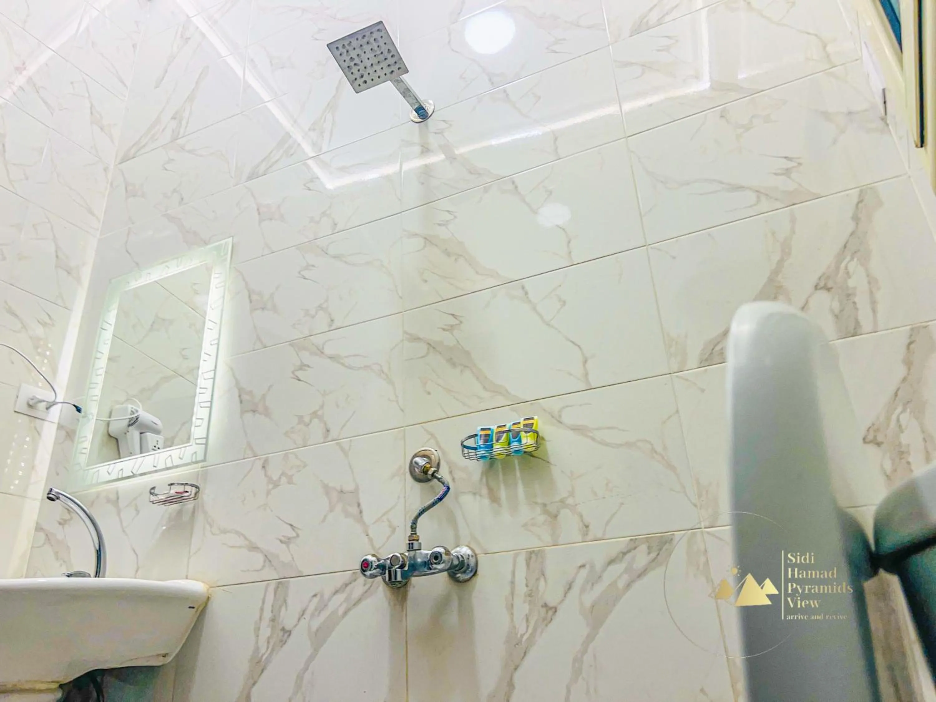 Shower in Sidi Hamad Pyramids View