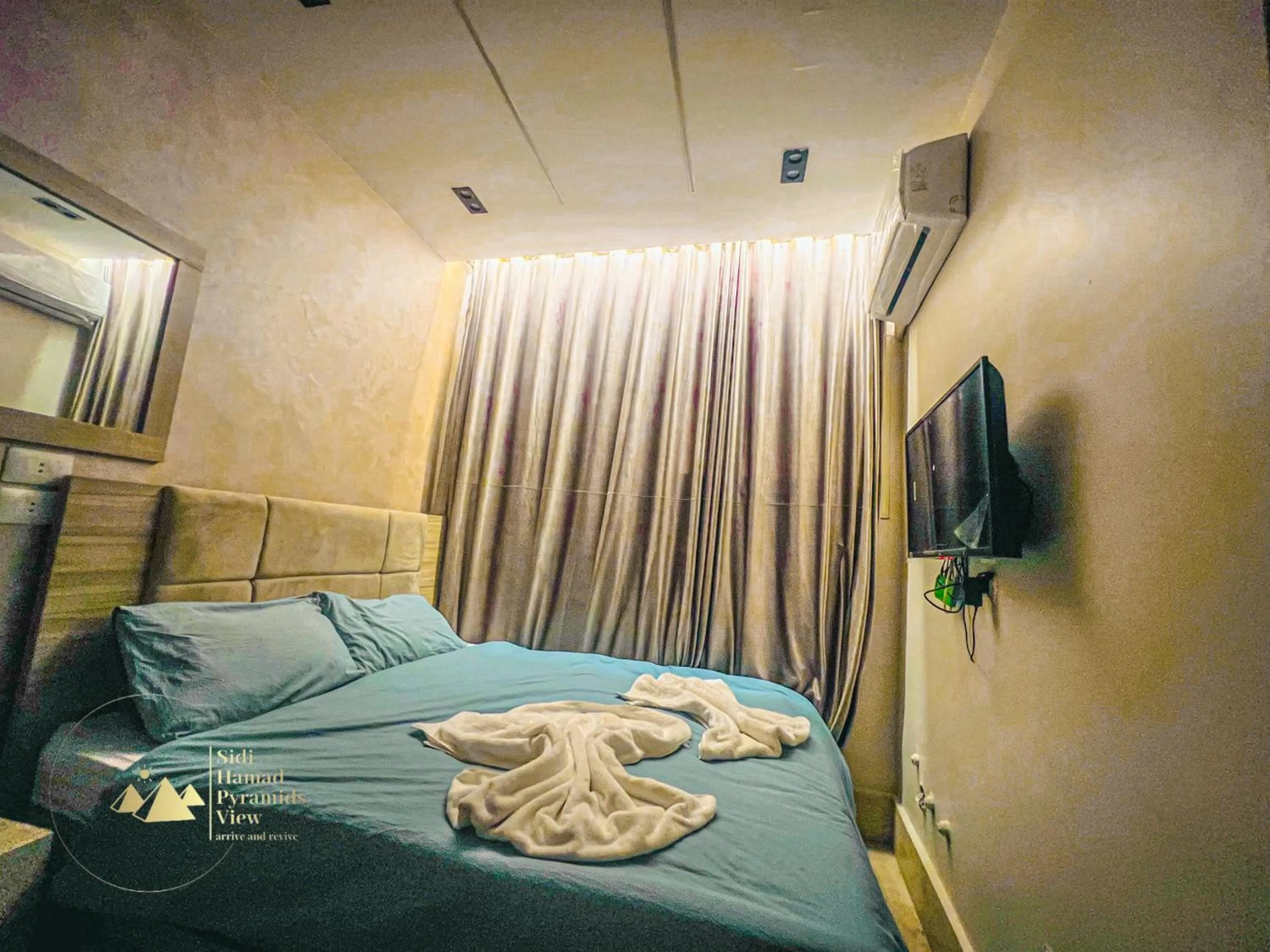 Bed in Sidi Hamad Pyramids View