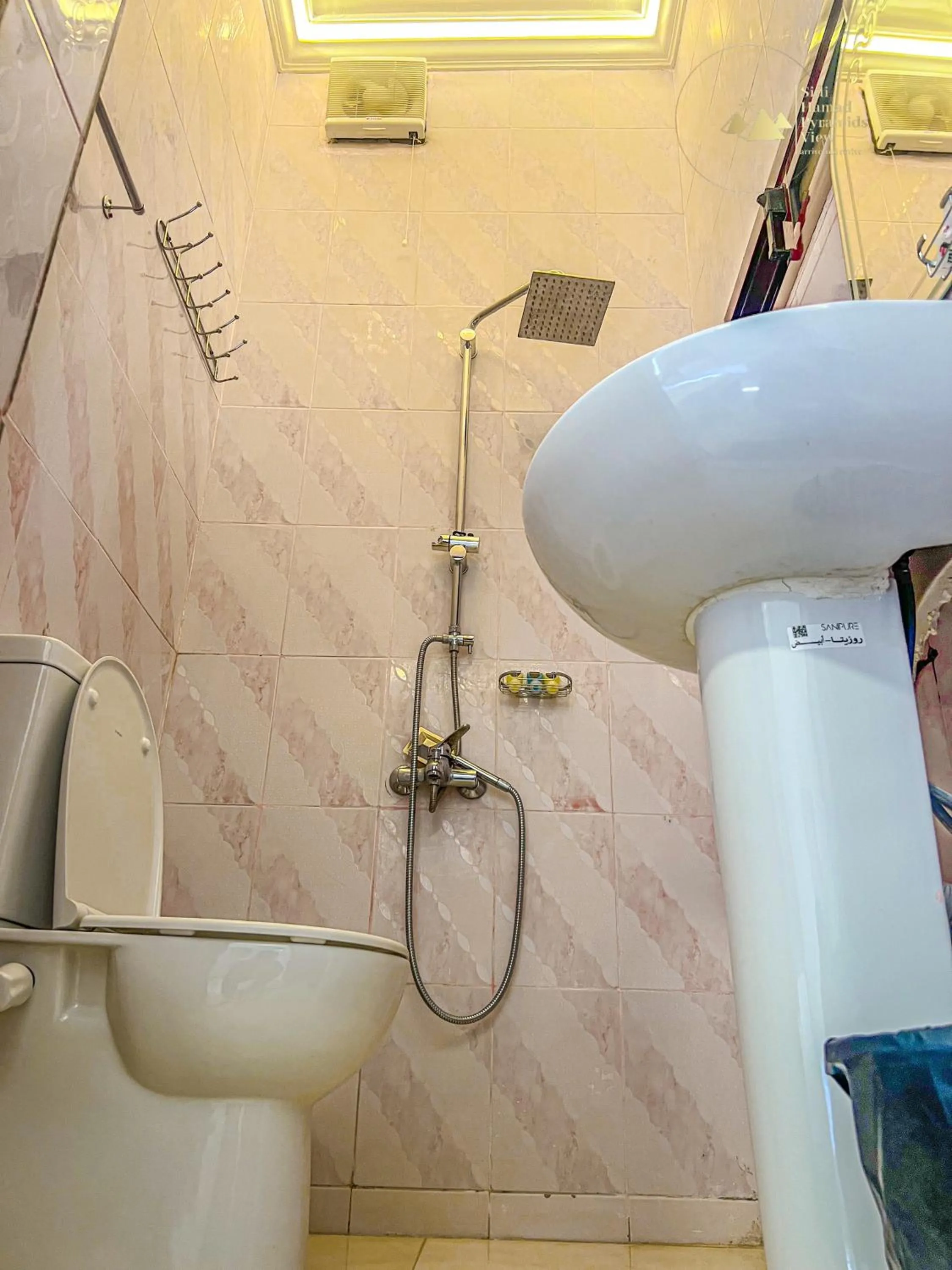 Shower in Sidi Hamad Pyramids View