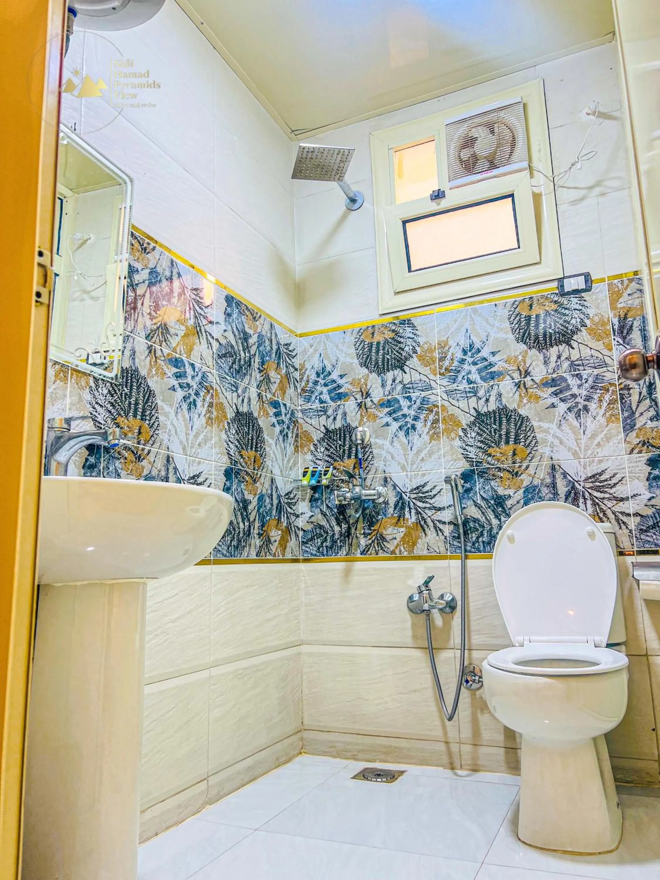 Shower in Sidi Hamad Pyramids View
