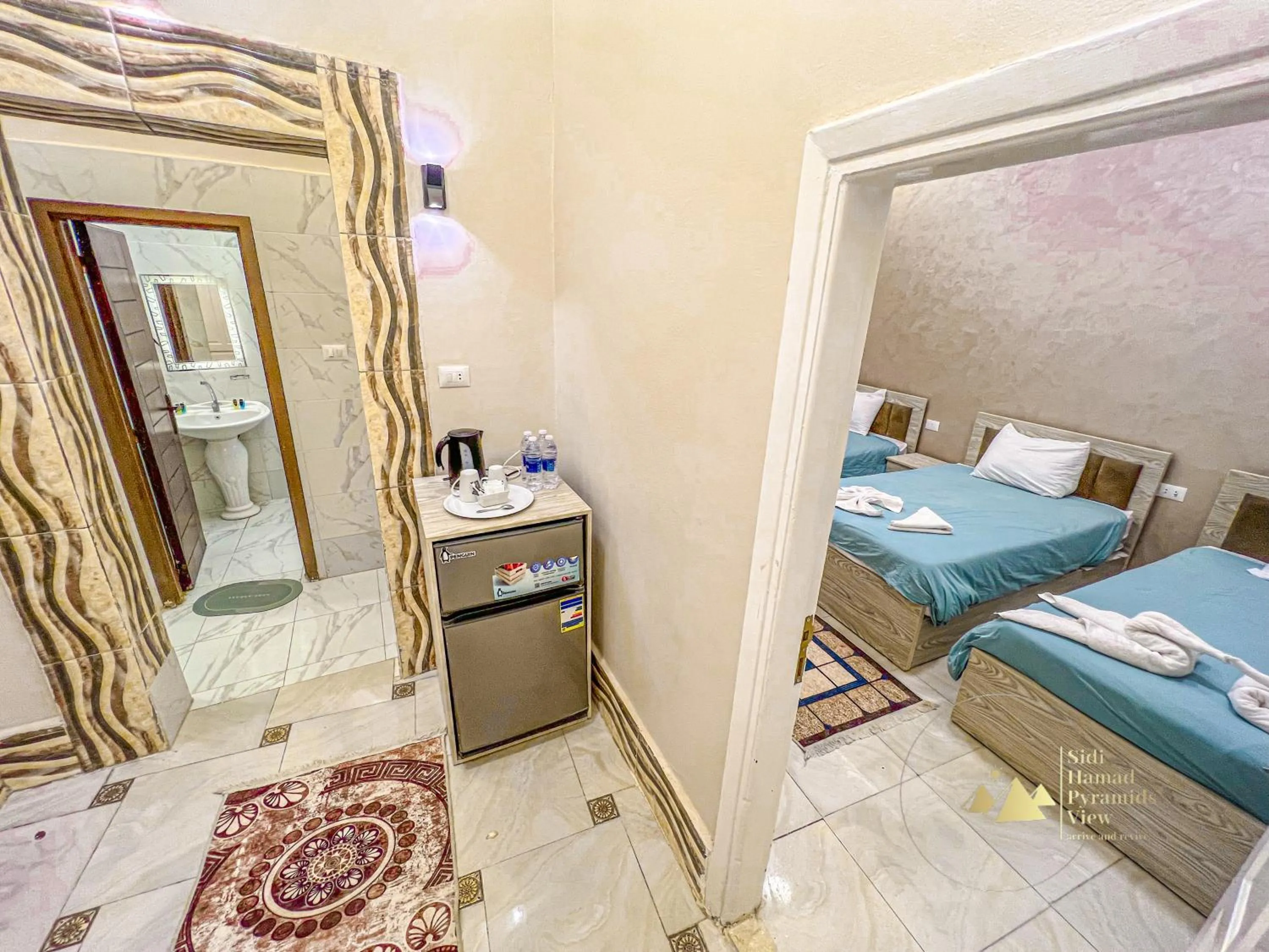 Communal lounge/ TV room, Bed in Sidi Hamad Pyramids View