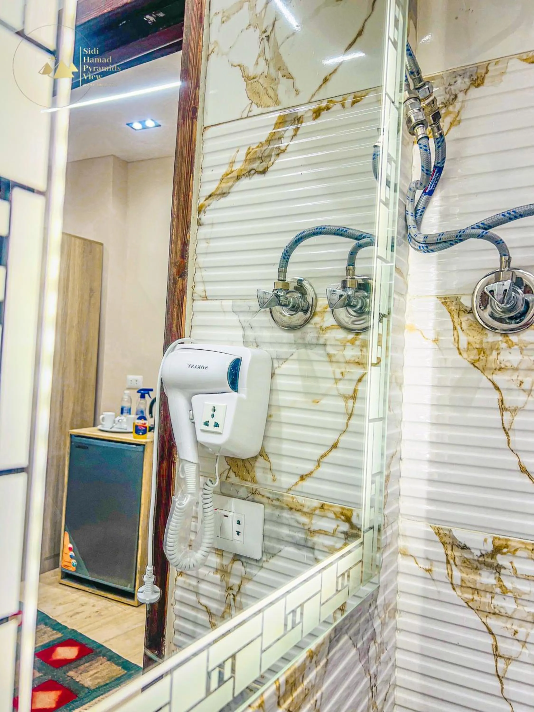 Shower in Sidi Hamad Pyramids View