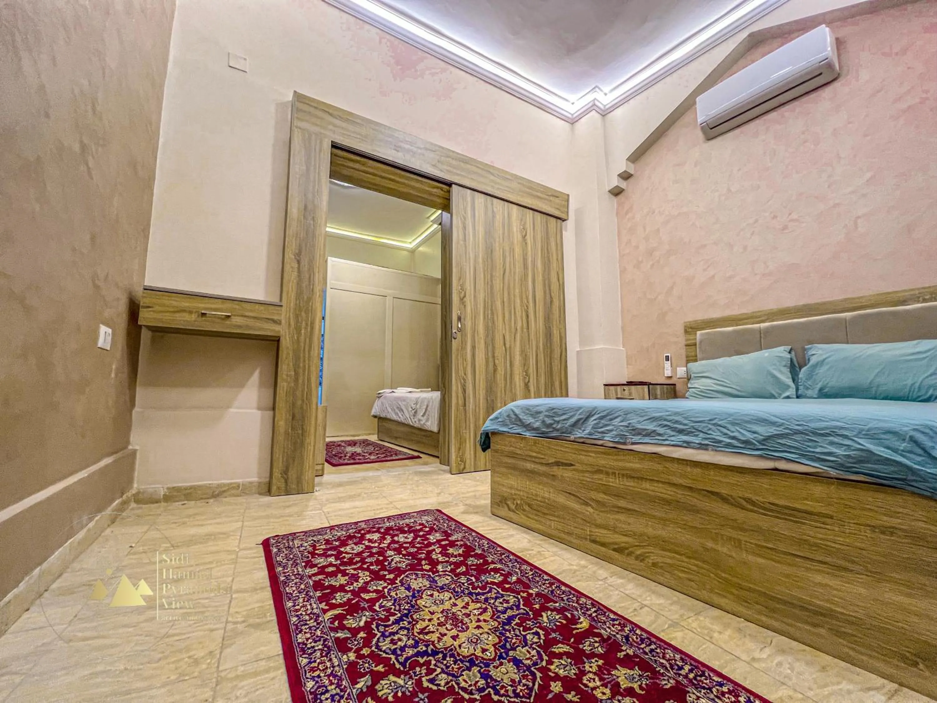 Photo of the whole room, Bed in Sidi Hamad Pyramids View
