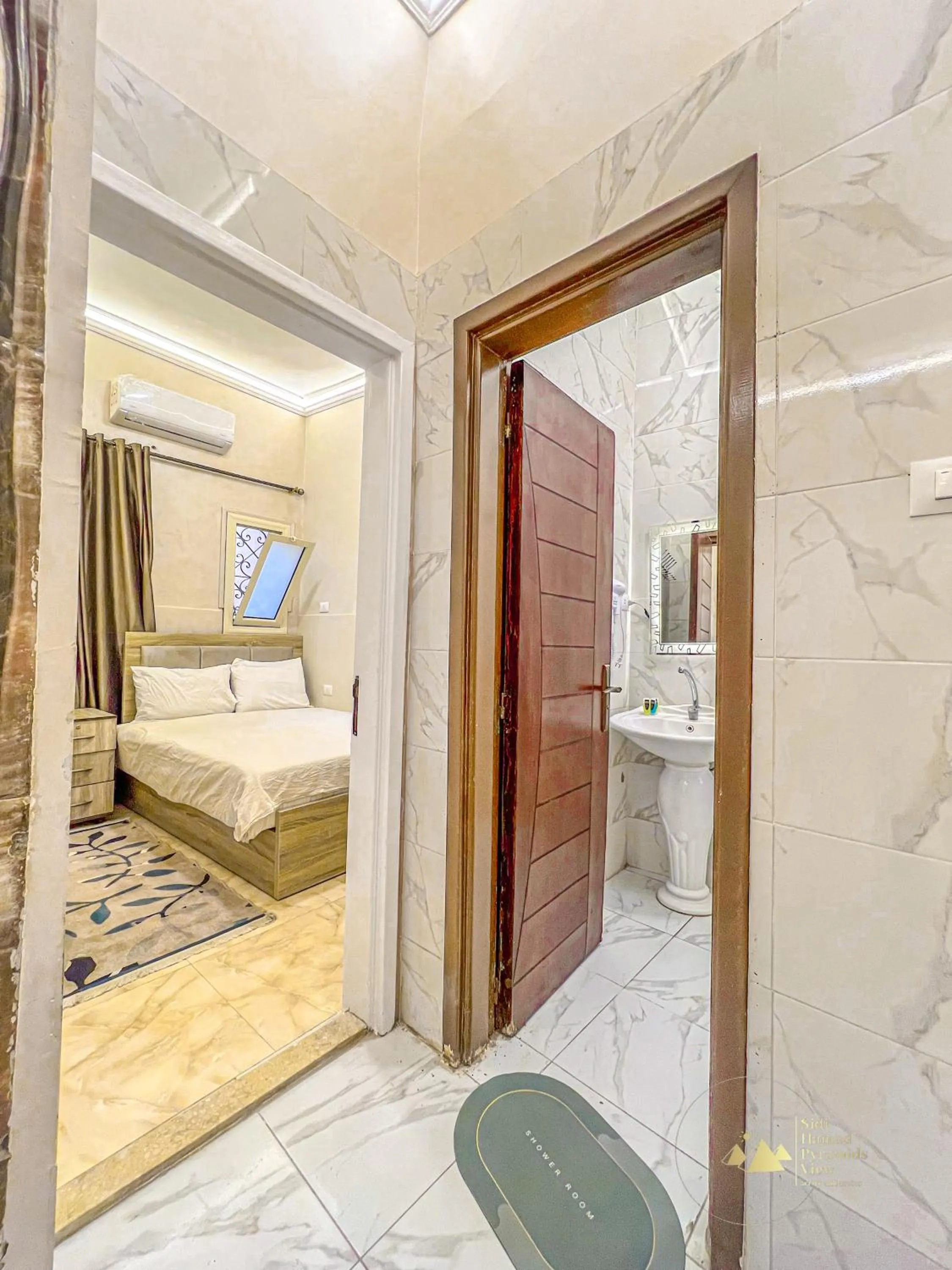 Bathroom, Bed in Sidi Hamad Pyramids View