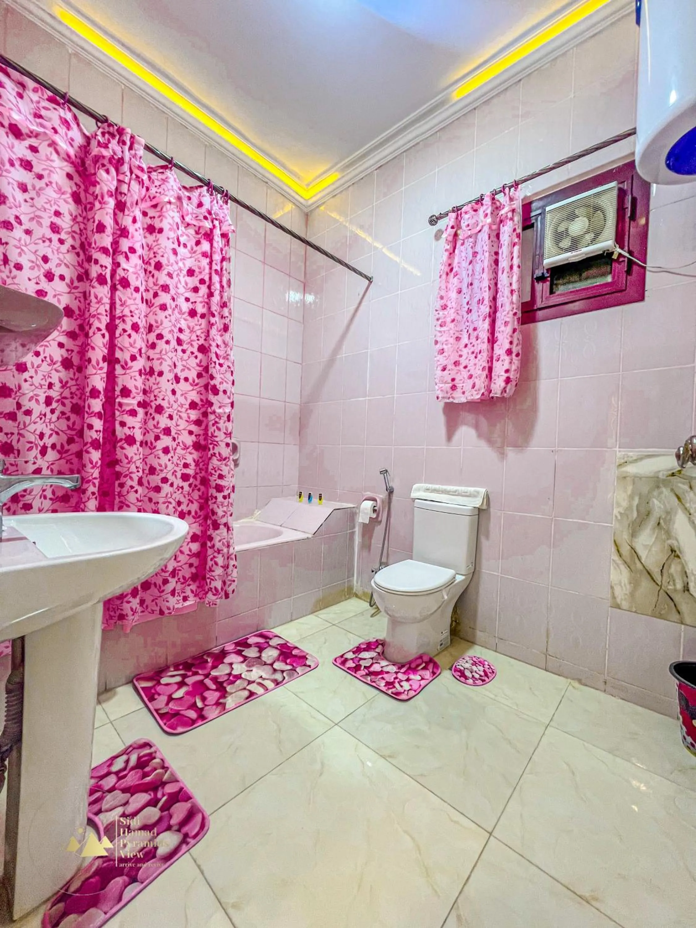 Toilet in Sidi Hamad Pyramids View