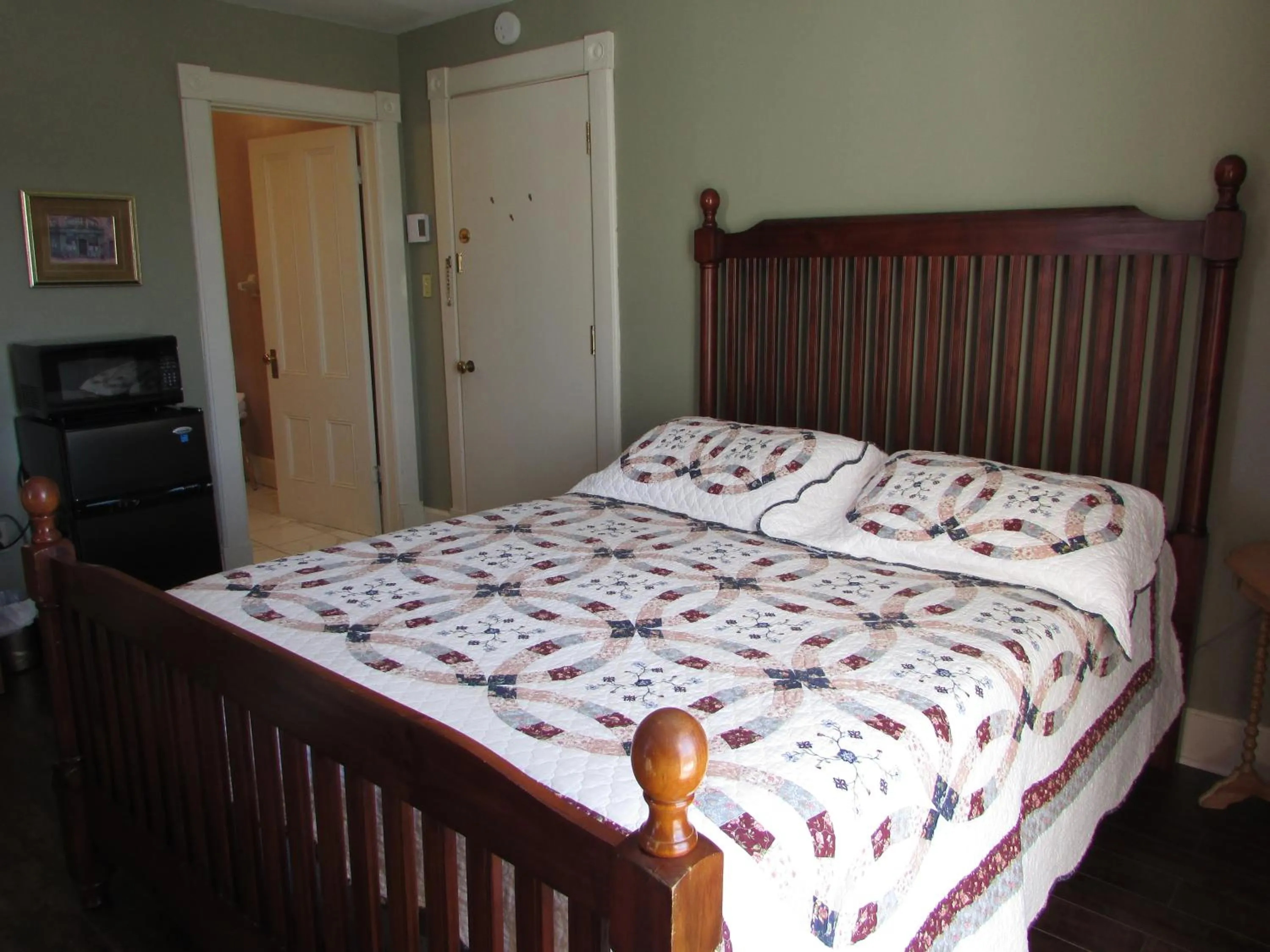 Bed in Marathon Hotel