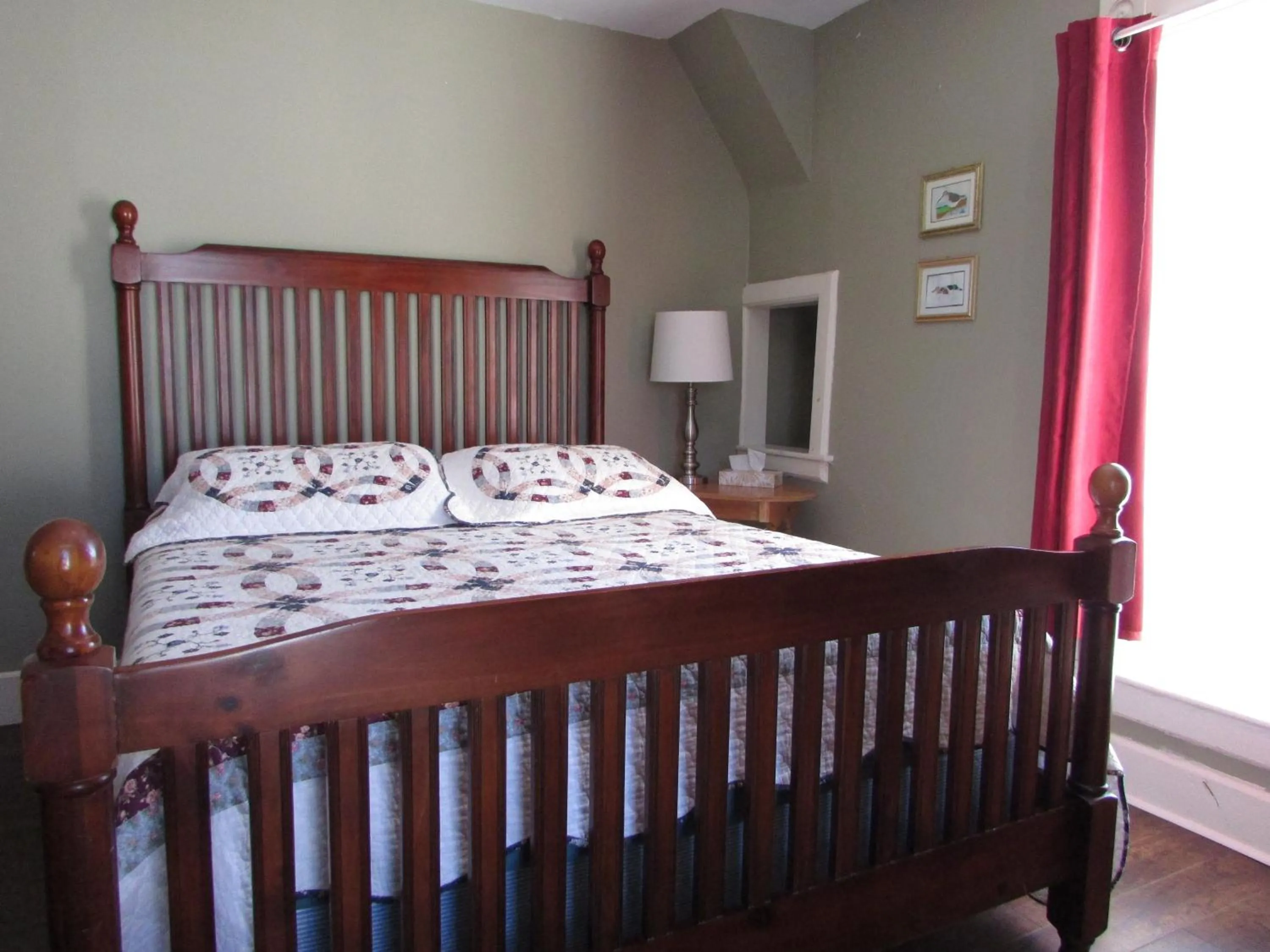 Bed in Marathon Hotel