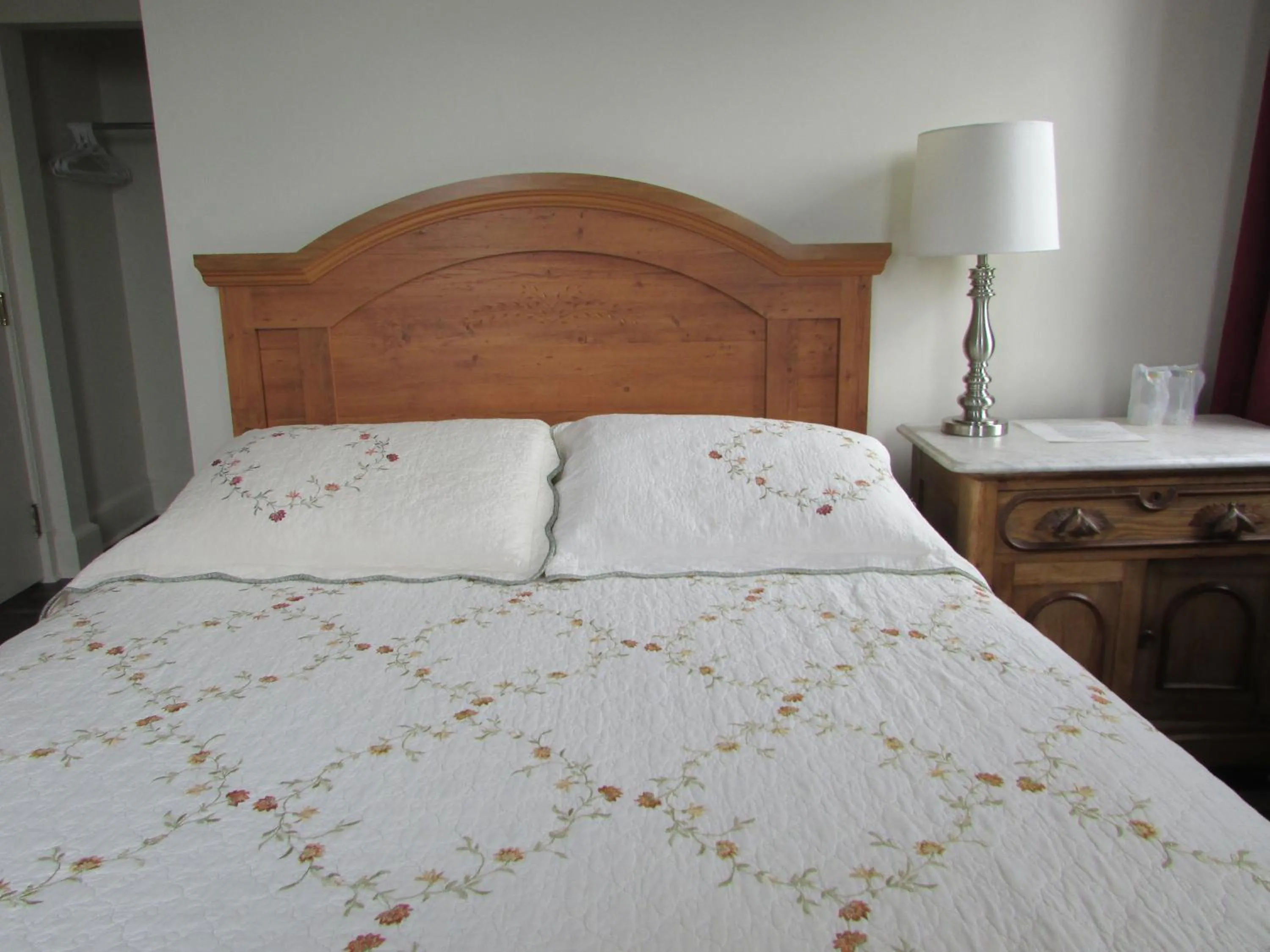 Bed in Marathon Hotel