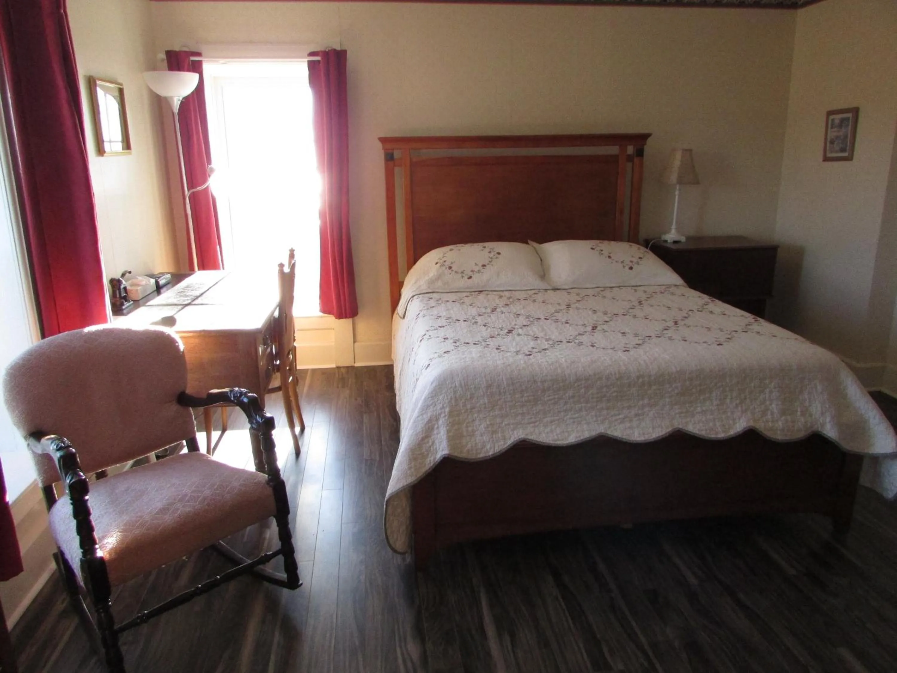 Bed in Marathon Hotel