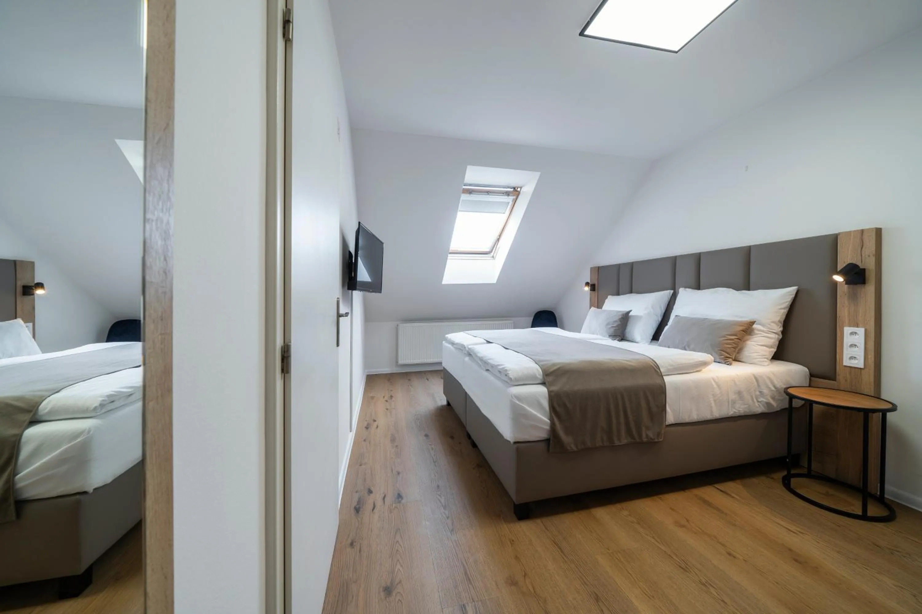 Bedroom, Bed in Hotel LEON