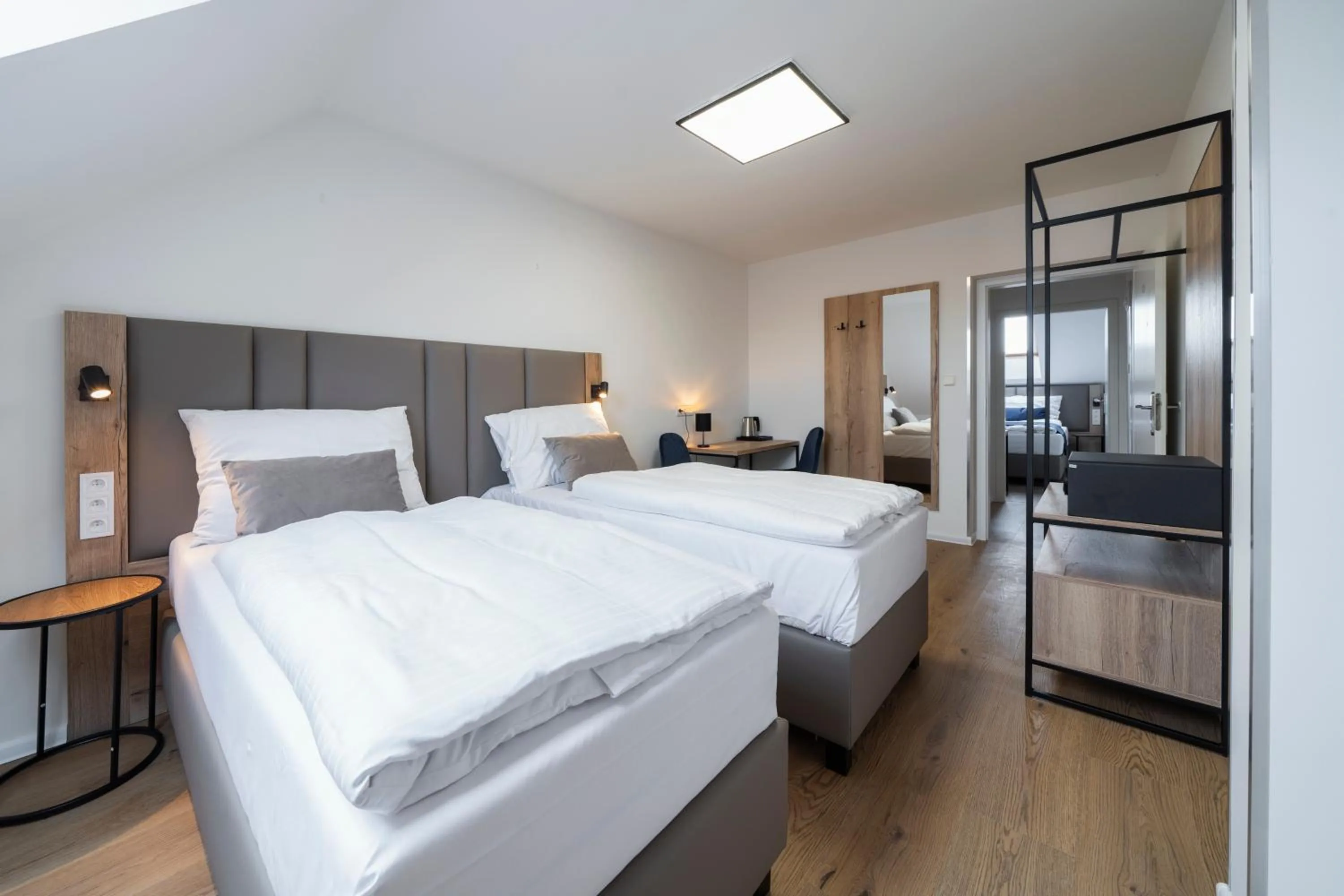 Bedroom, Bed in Hotel LEON