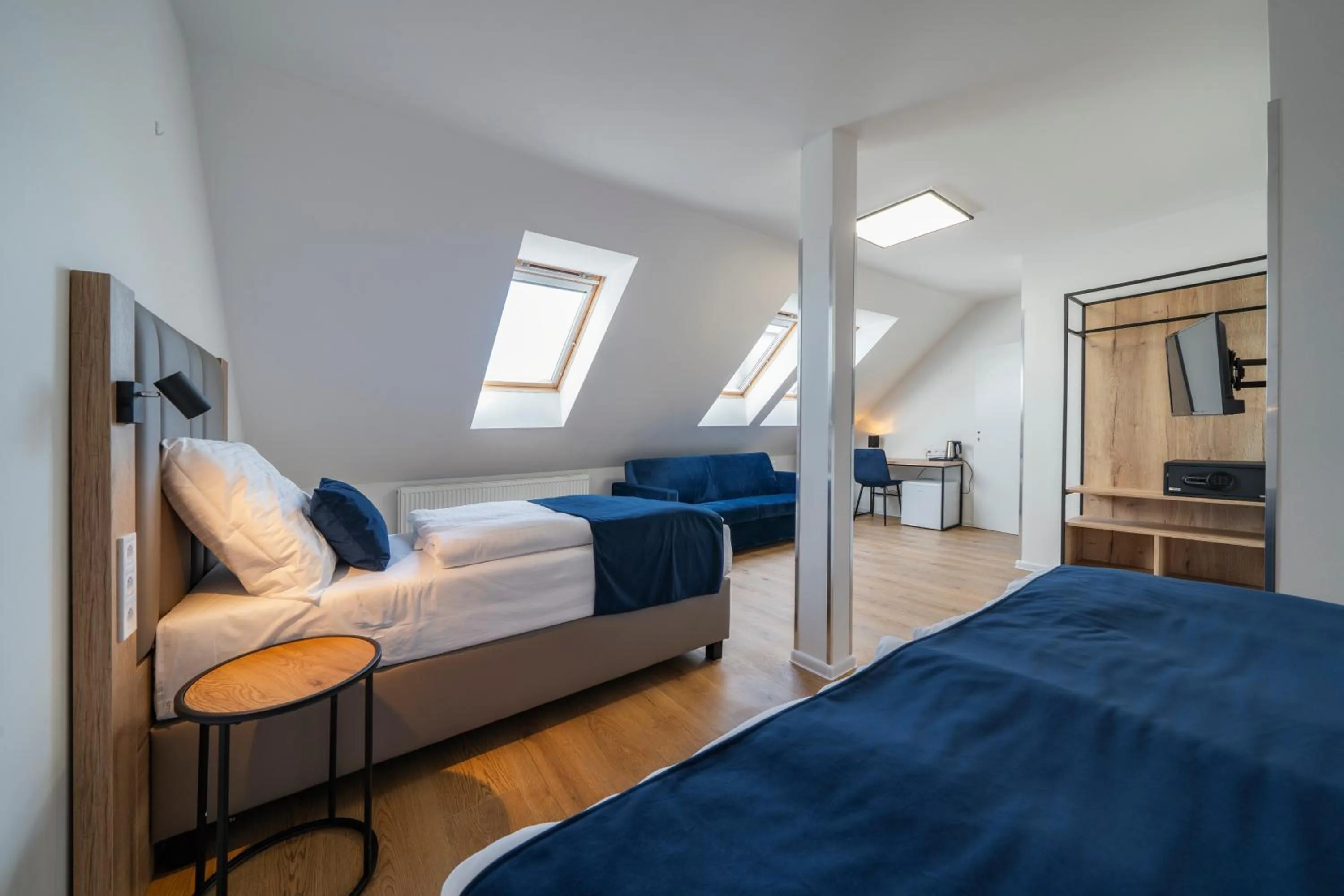 Bedroom, Bed in Hotel LEON