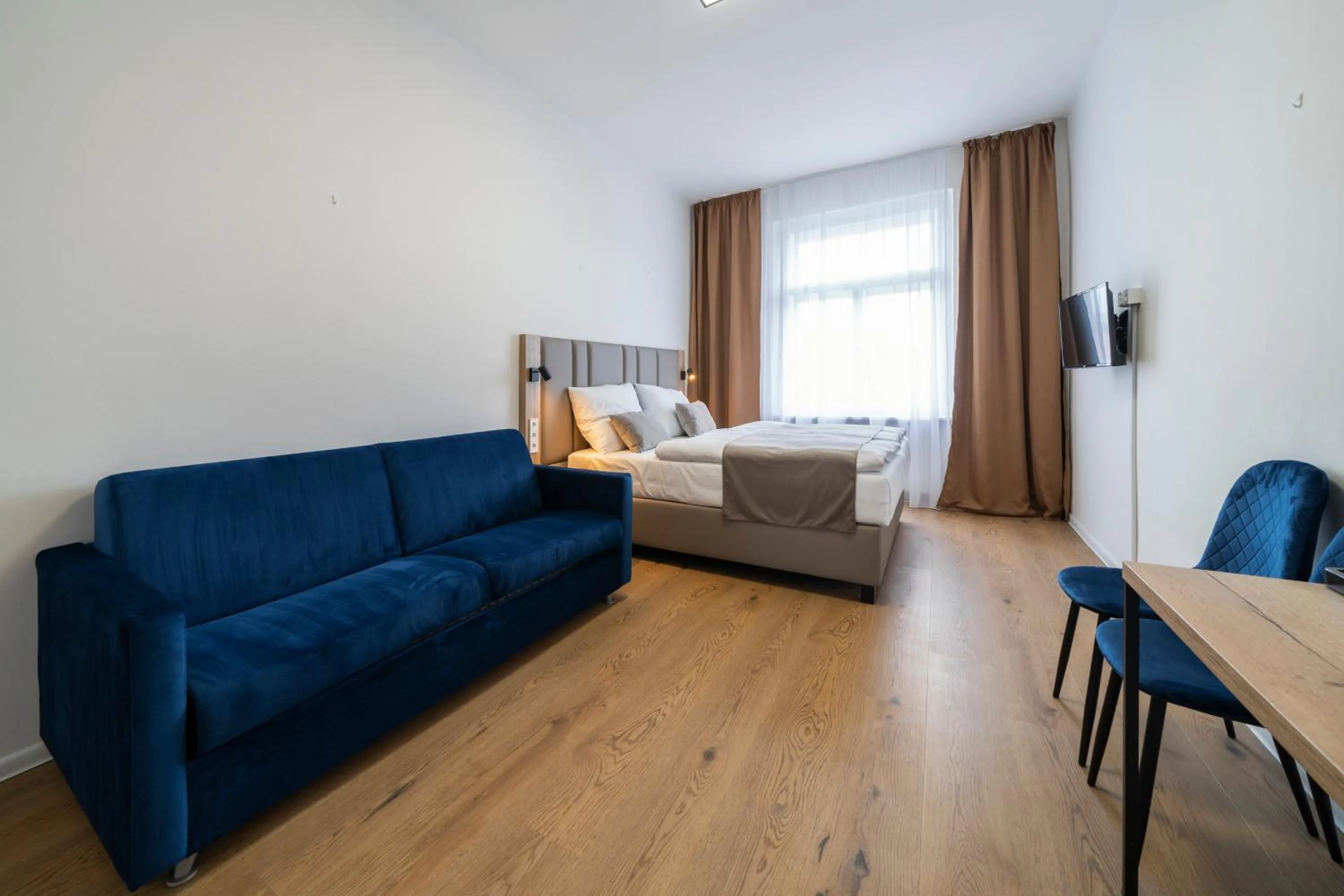 Bedroom, Bed in Hotel LEON