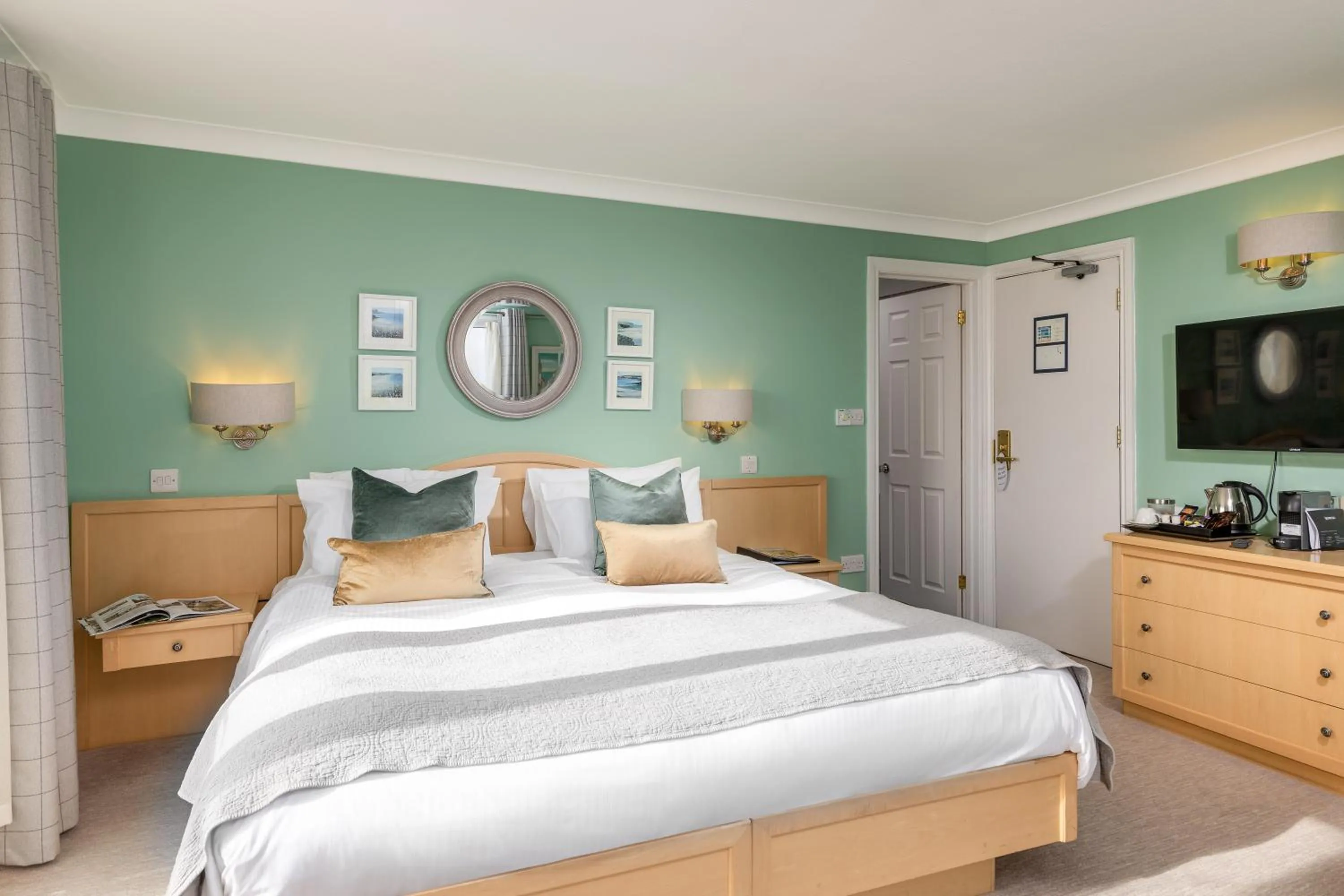 Bedroom, Bed in Hotel Penzance