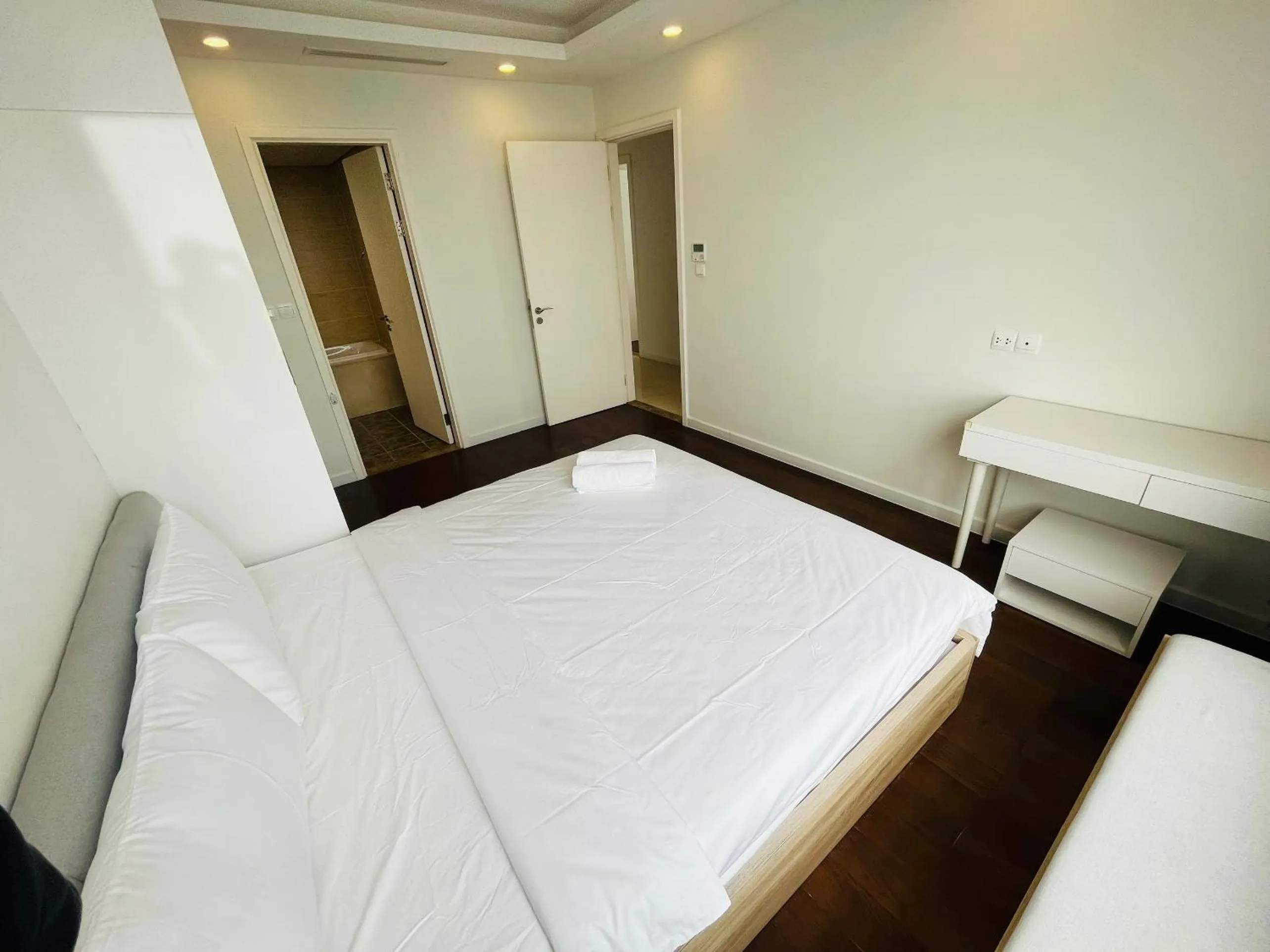 Bed in Daniel Apartment - D'Capitale Ha Noi