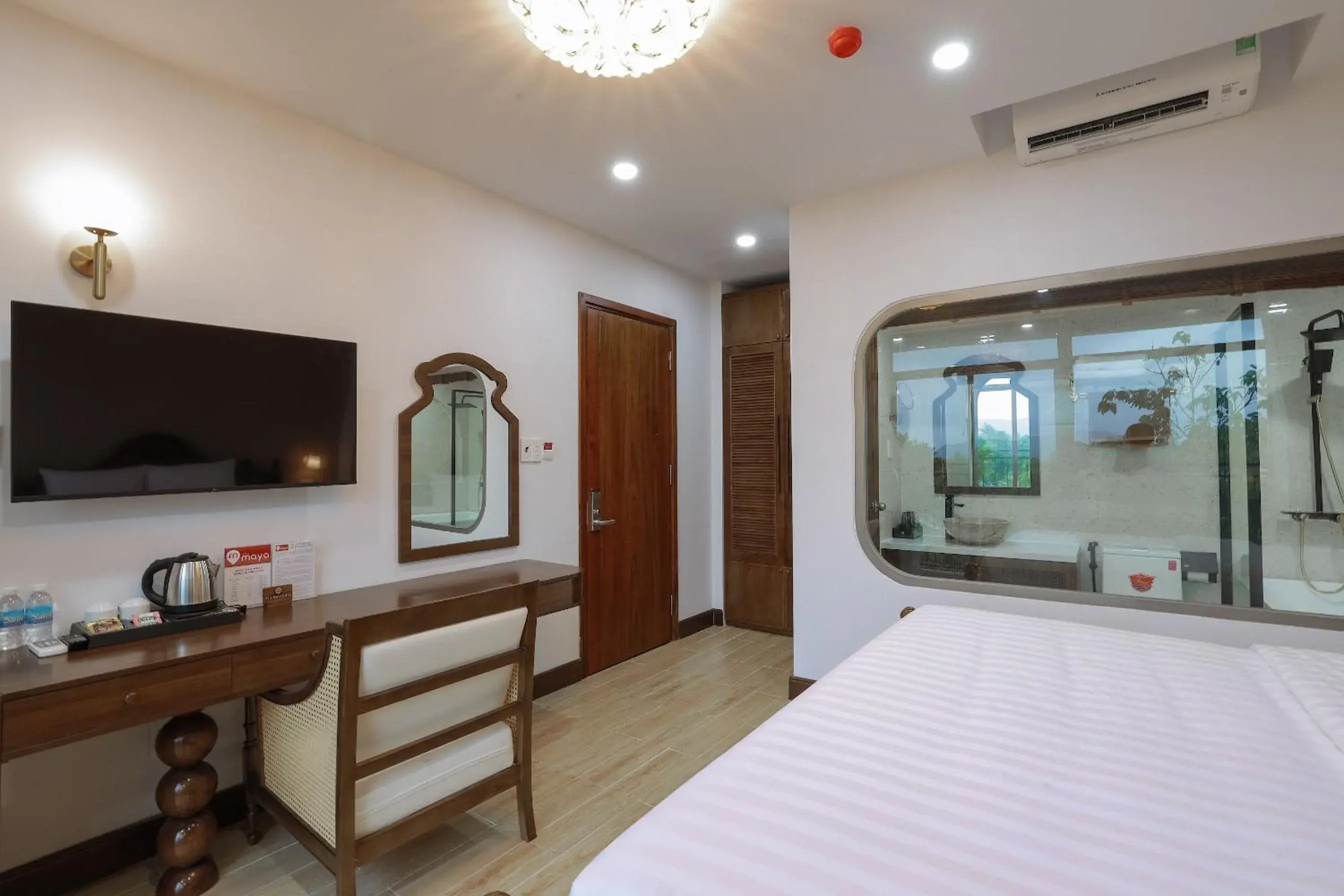 Shower, Bed in Maya Hotel 4 Shower, Bed in Maya Hotel 4