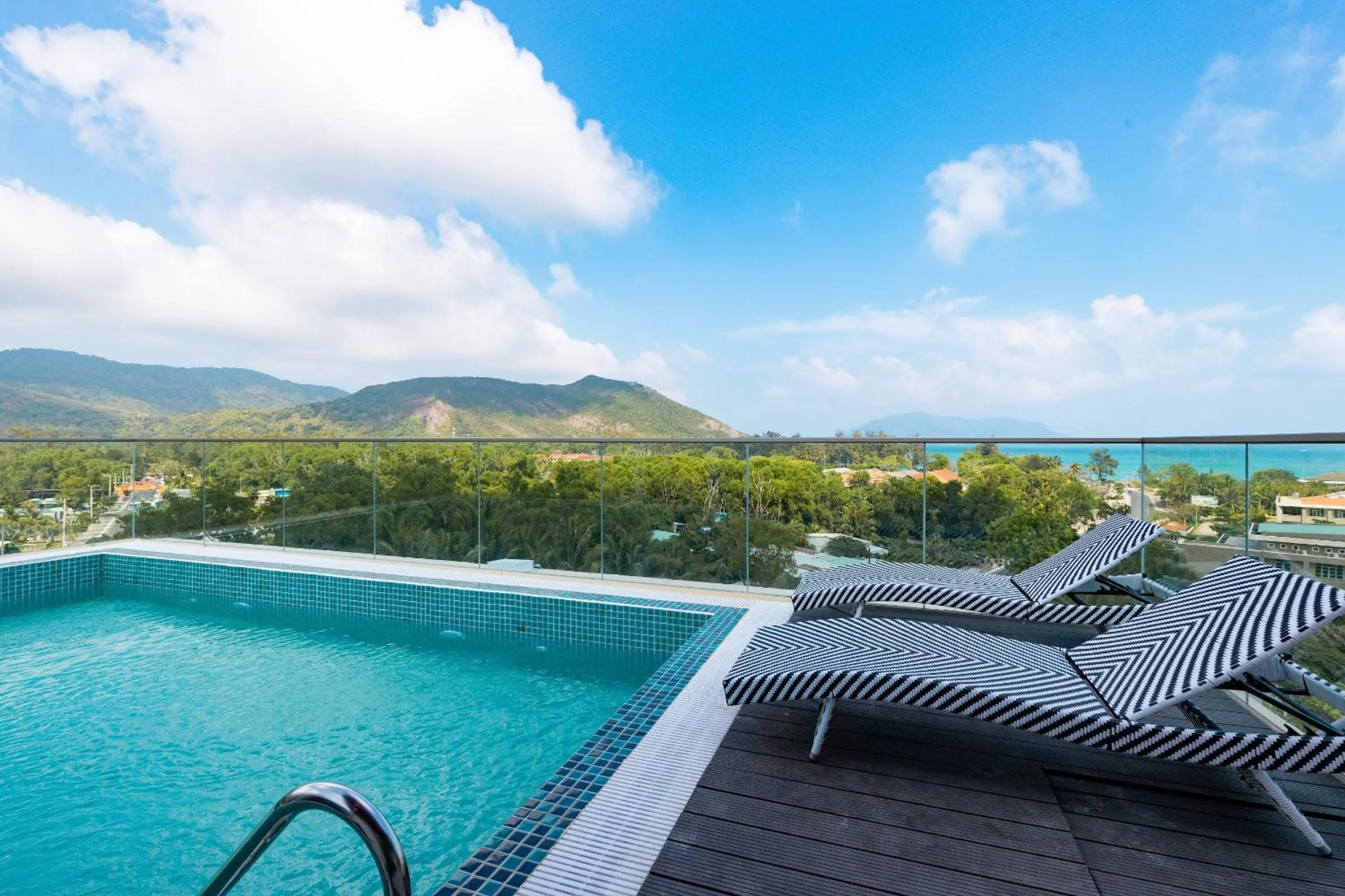 Swimming pool in Maya Hotel 4