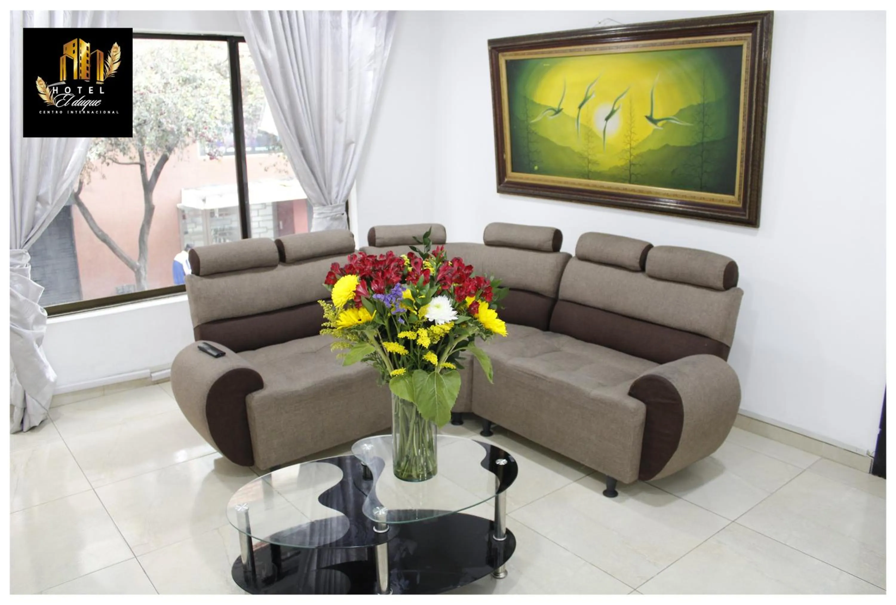Communal lounge/ TV room in Hotel el Duque Internacional, Bogotá