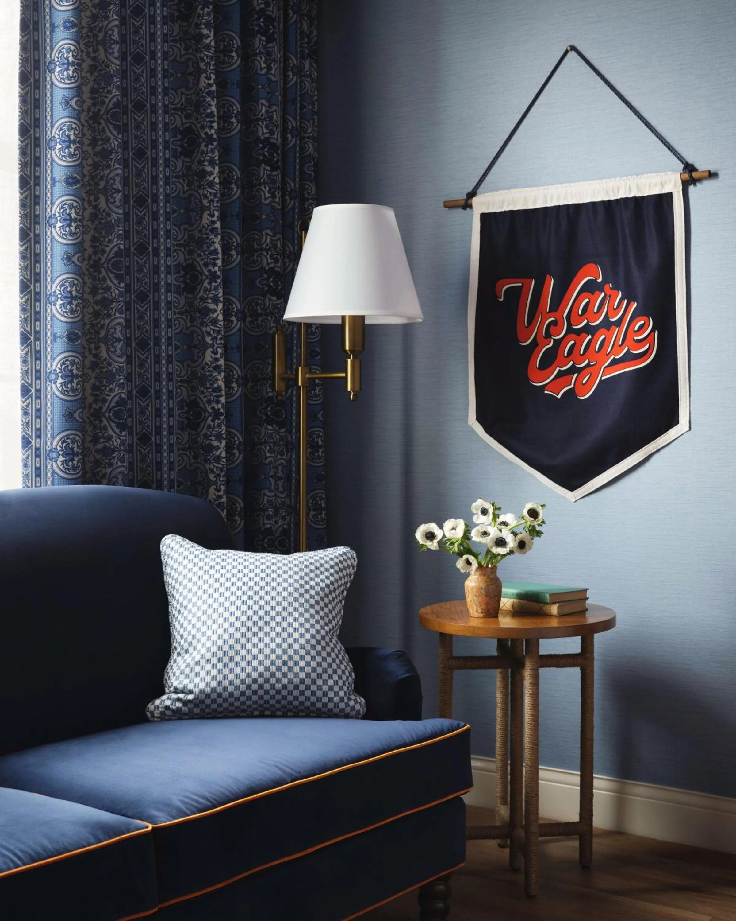 Living room in Graduate by Hilton Auburn, AL