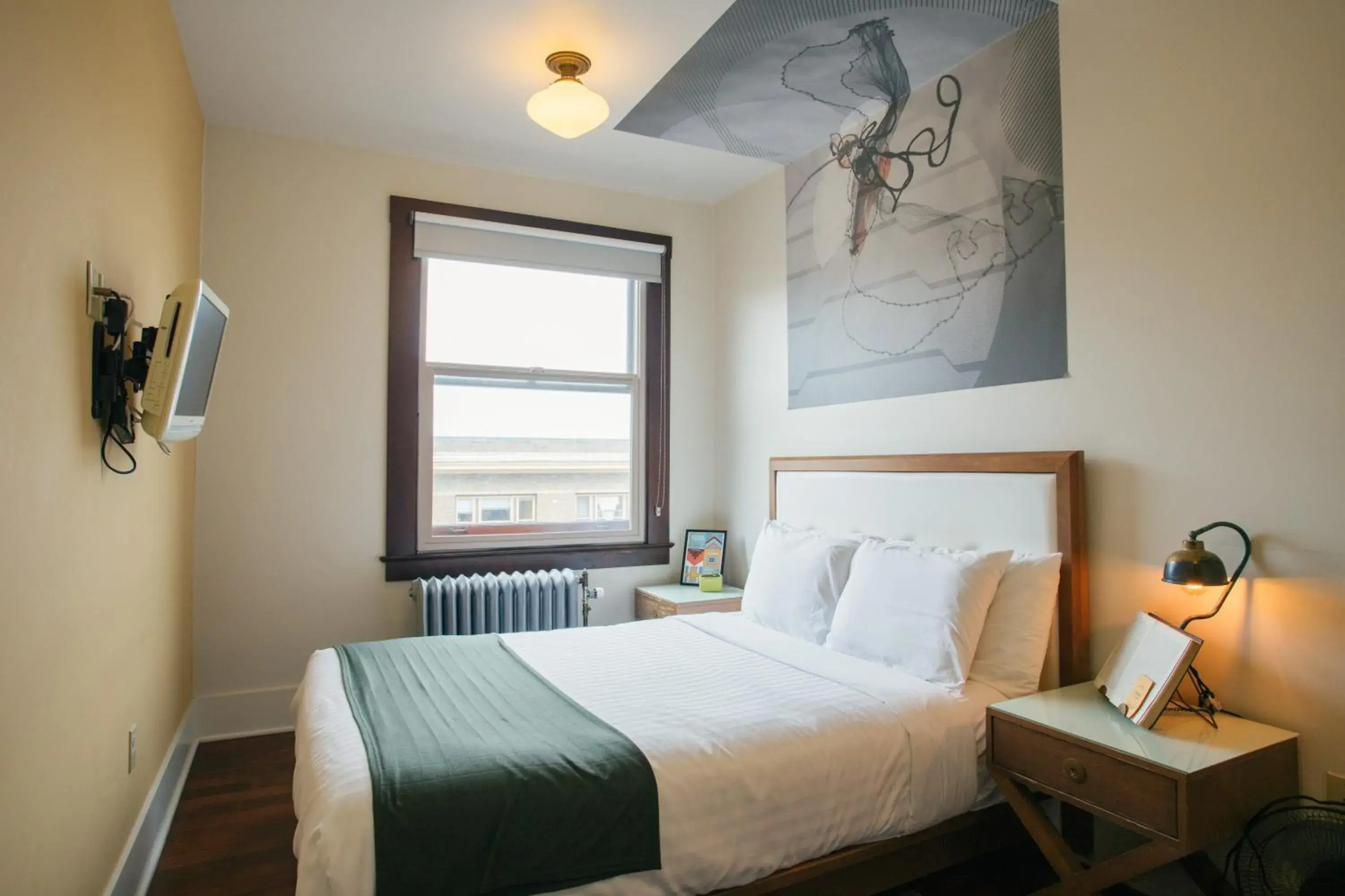 Bed in Commodore Hotel Bed in Commodore Hotel