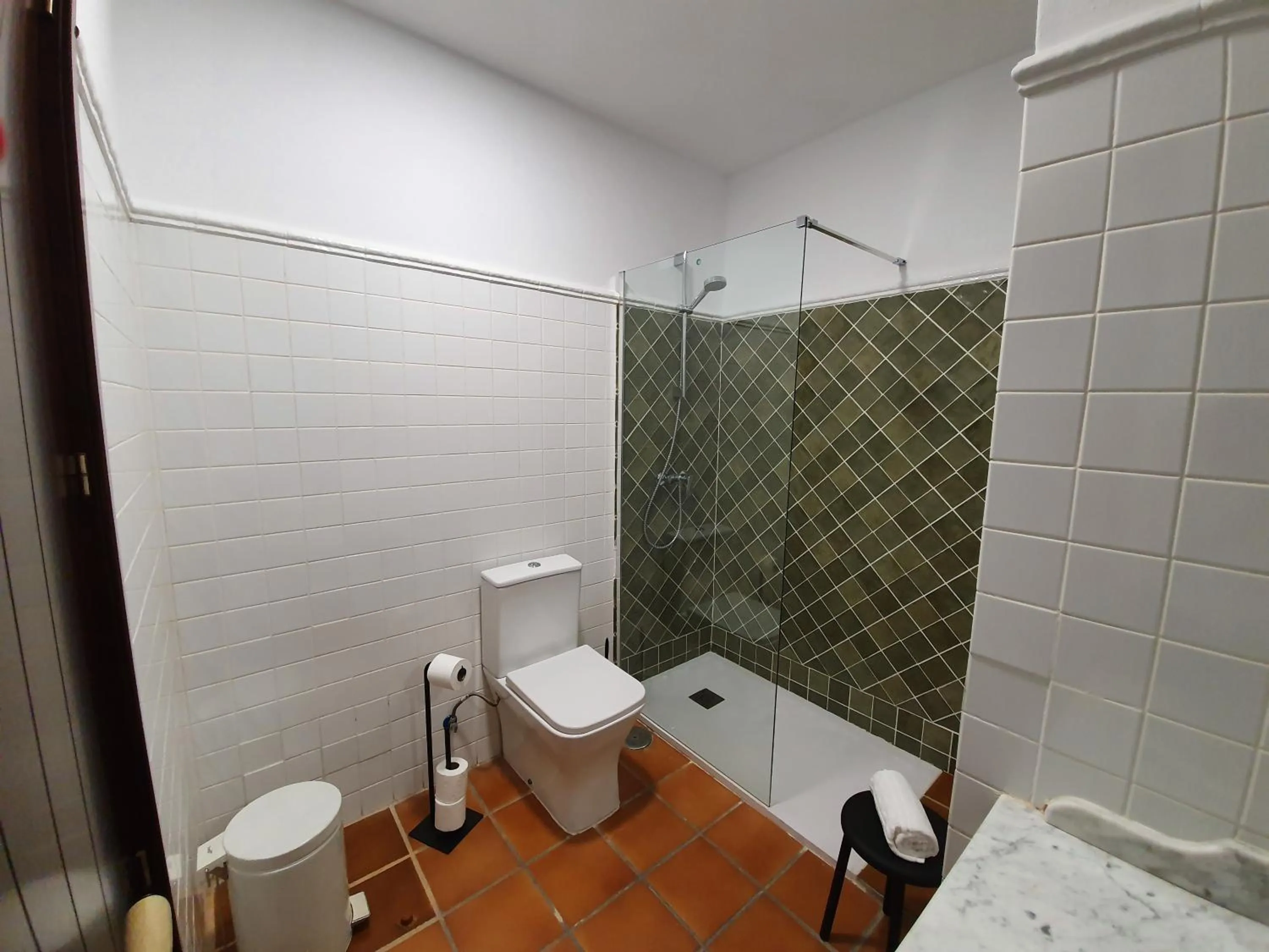 Shower in Hotel-Restaurante Casa García Almonaster La Real