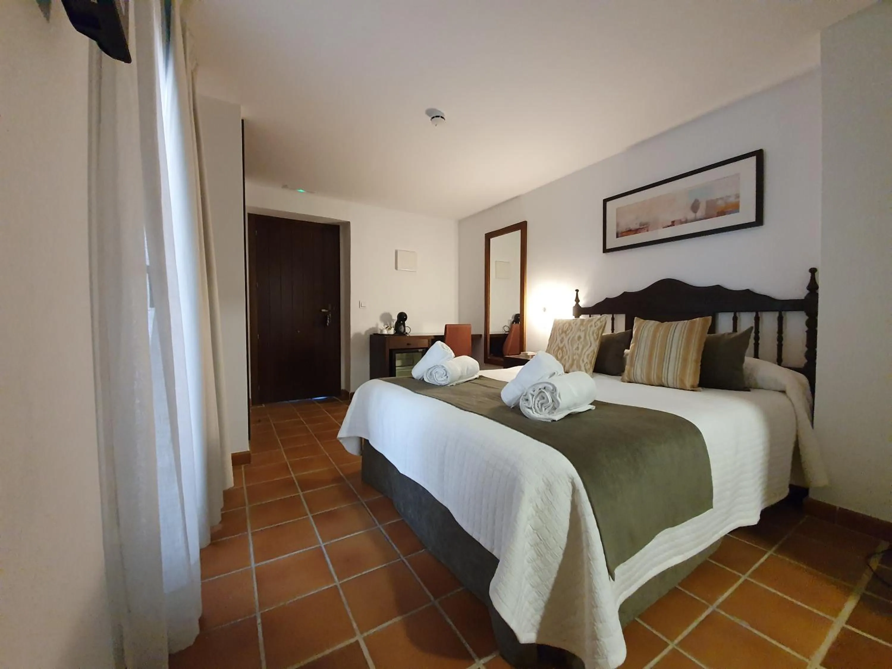 TV and multimedia, Bed in Hotel-Restaurante Casa García Almonaster La Real