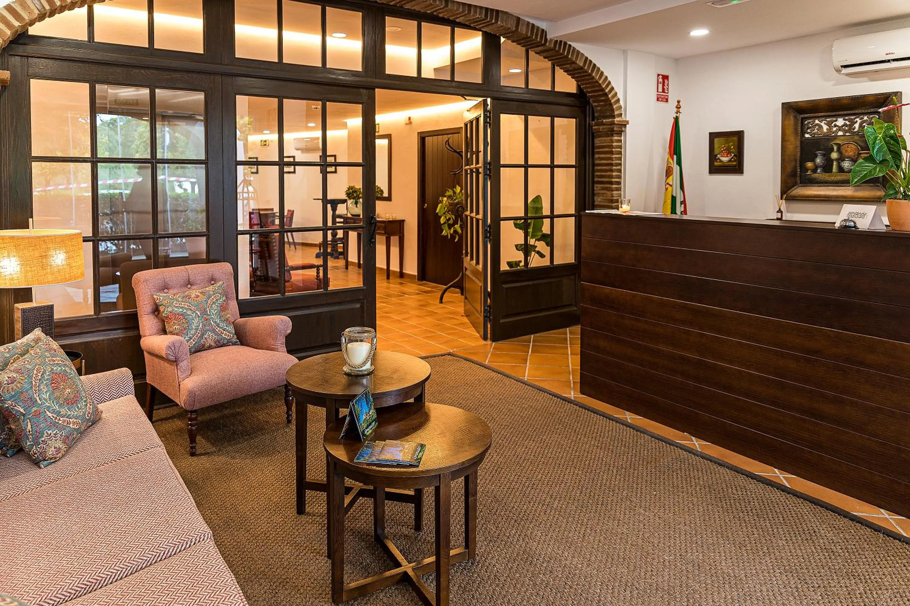 Lobby or reception in Hotel-Restaurante Casa García Almonaster La Real