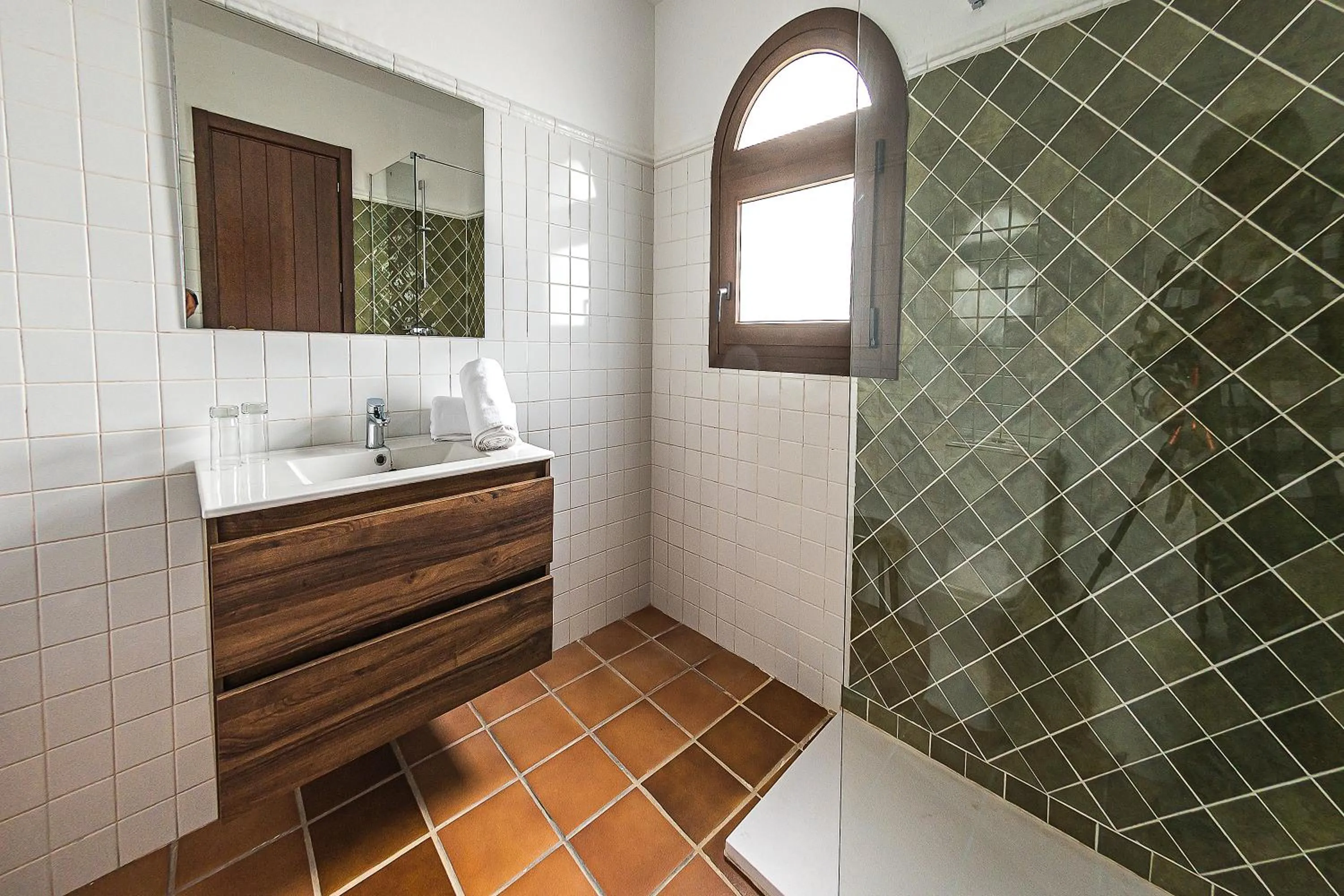 Shower in Hotel-Restaurante Casa García Almonaster La Real