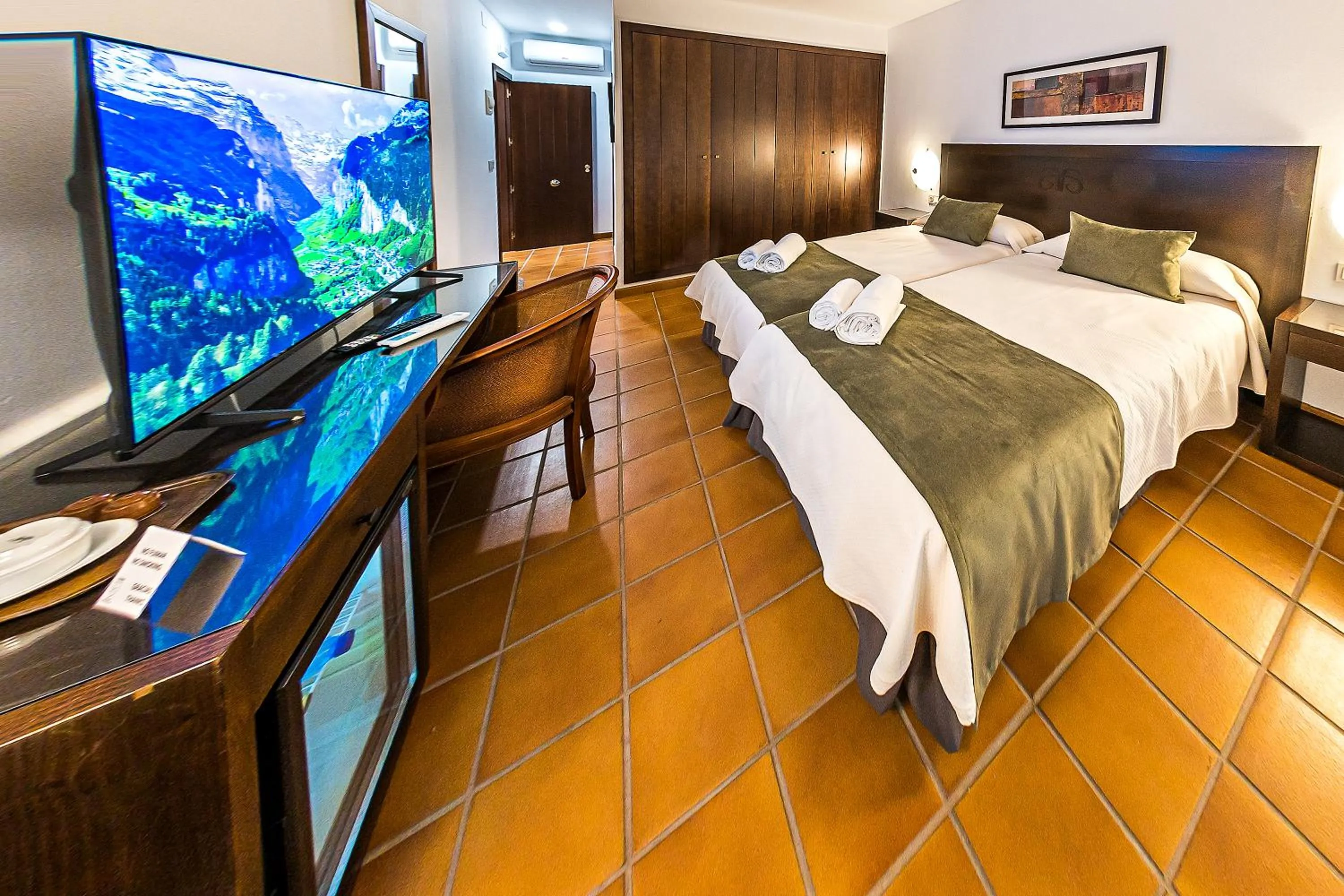 TV and multimedia, Bed in Hotel-Restaurante Casa García Almonaster La Real