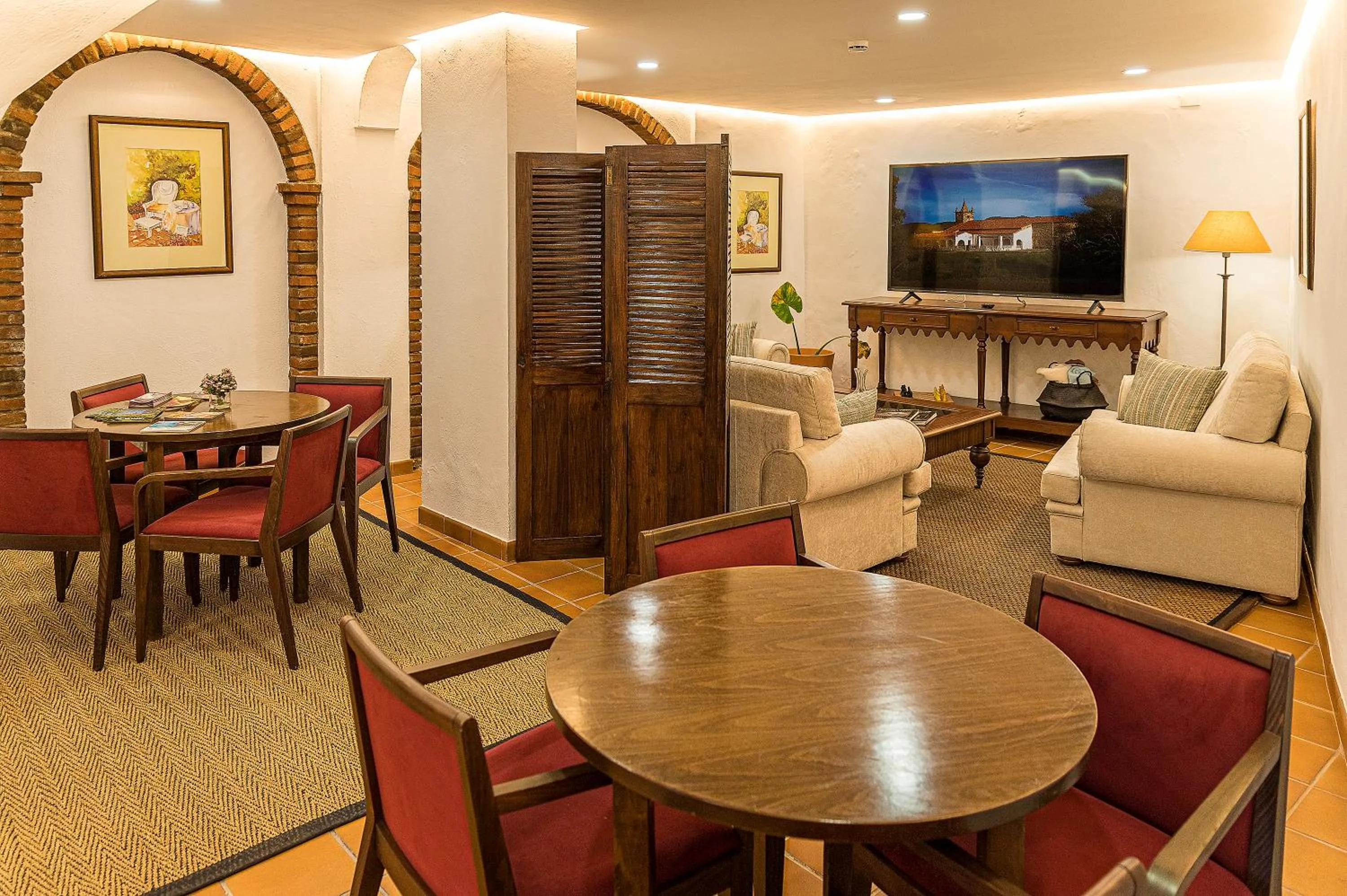 Communal lounge/ TV room in Hotel-Restaurante Casa García Almonaster La Real