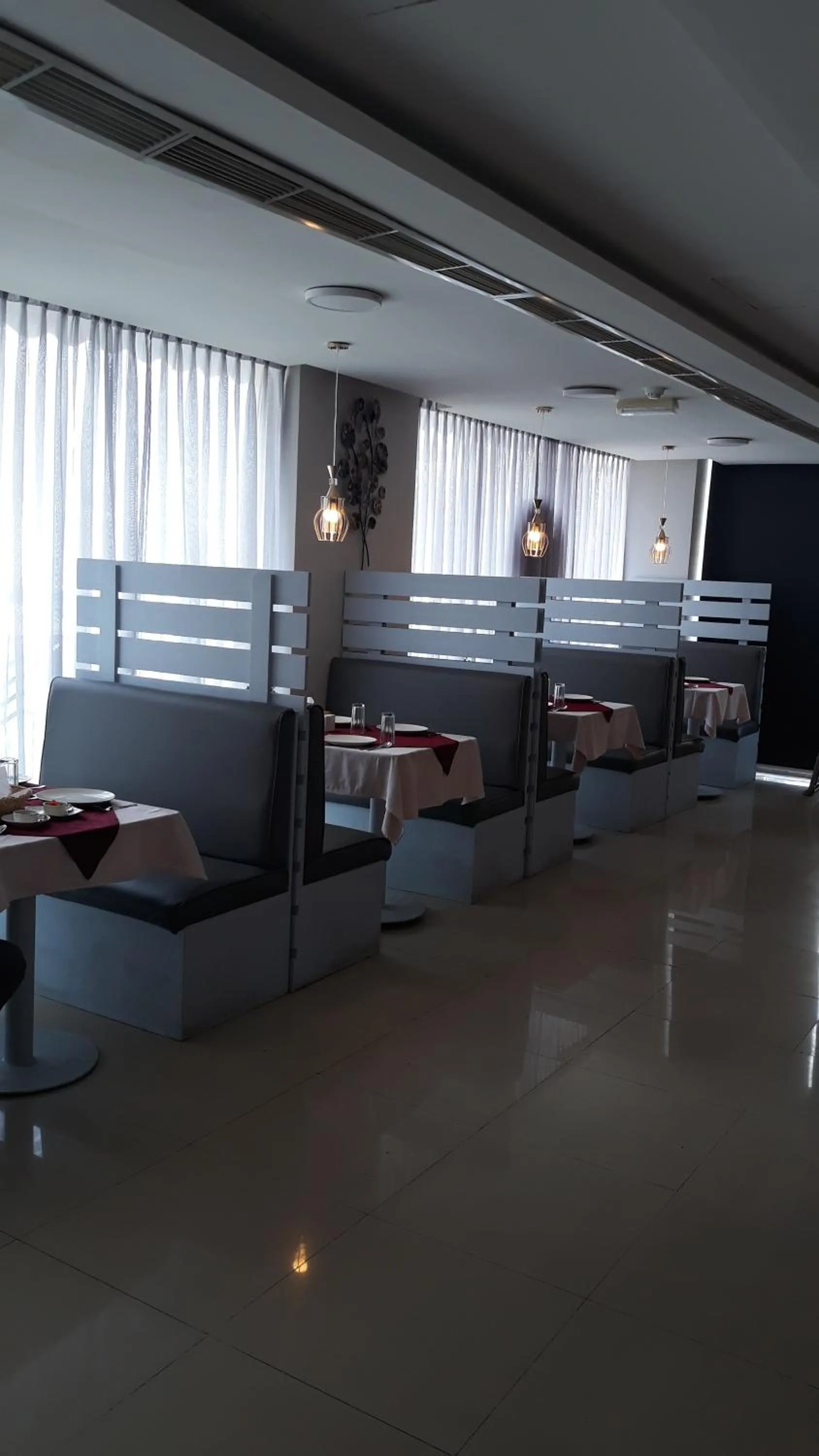 Restaurant/places to eat in Savoy Grand Hotel Apartments