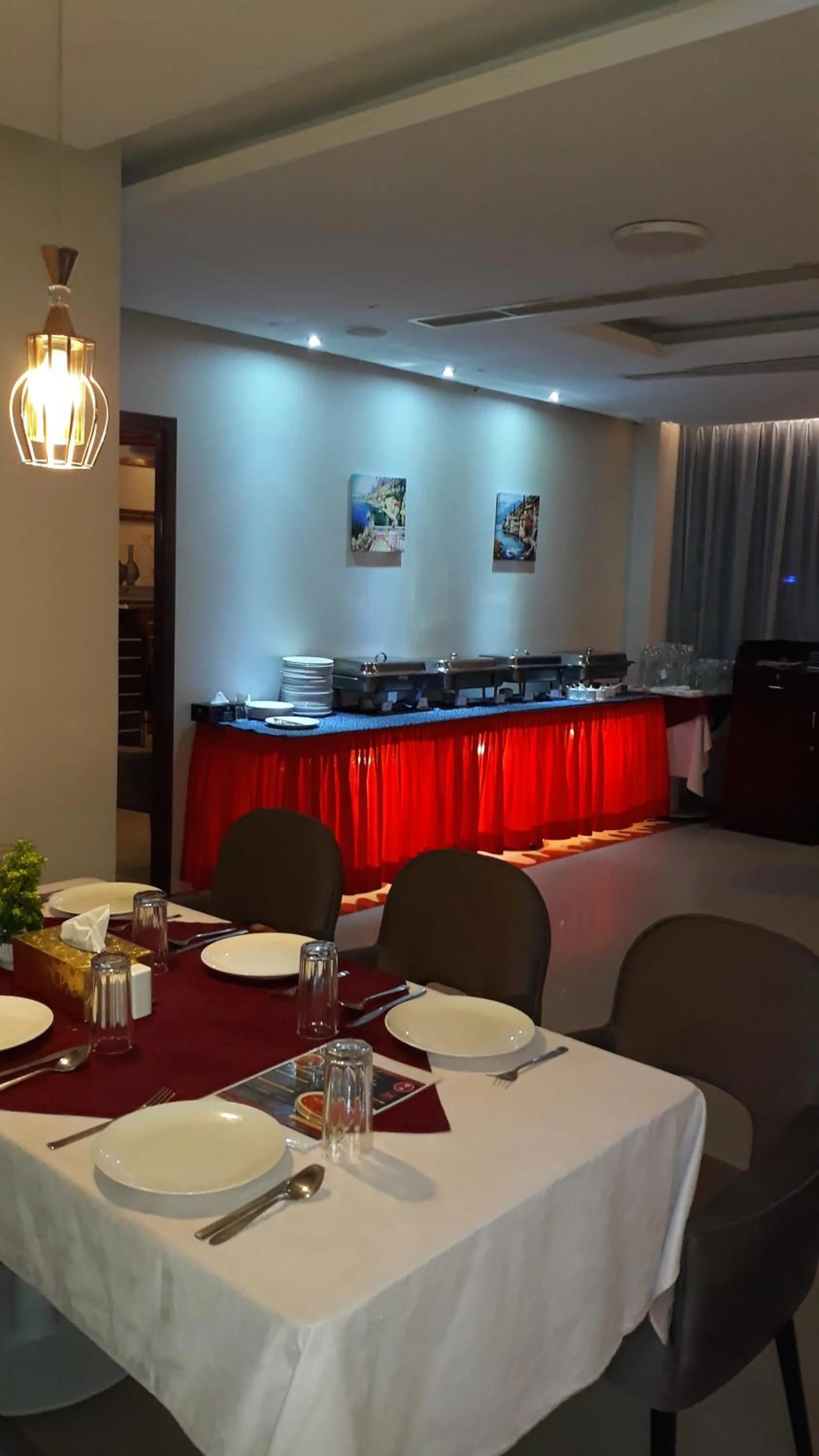 Restaurant/places to eat in Savoy Grand Hotel Apartments