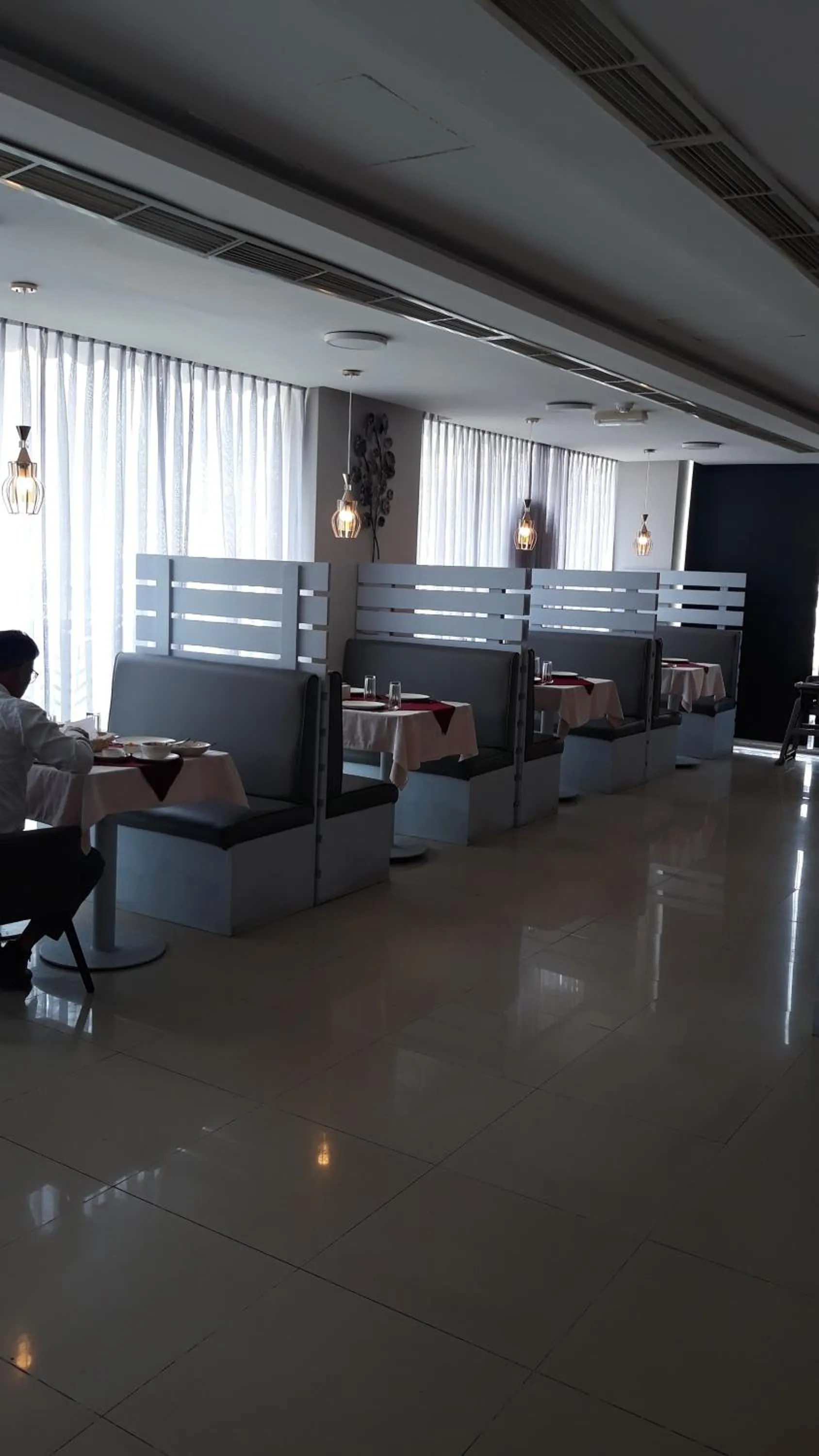 Restaurant/places to eat in Savoy Grand Hotel Apartments