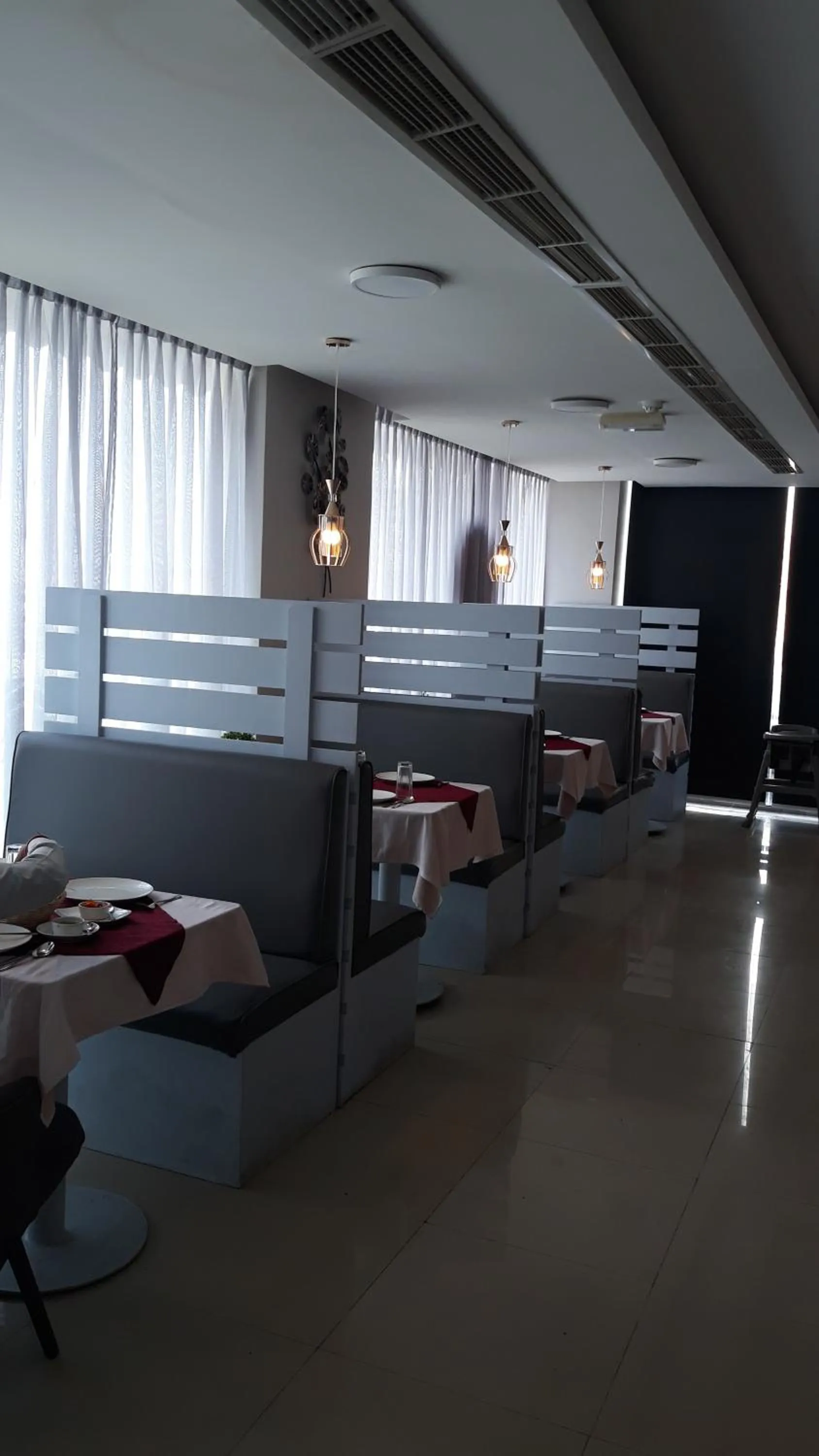 Restaurant/places to eat in Savoy Grand Hotel Apartments