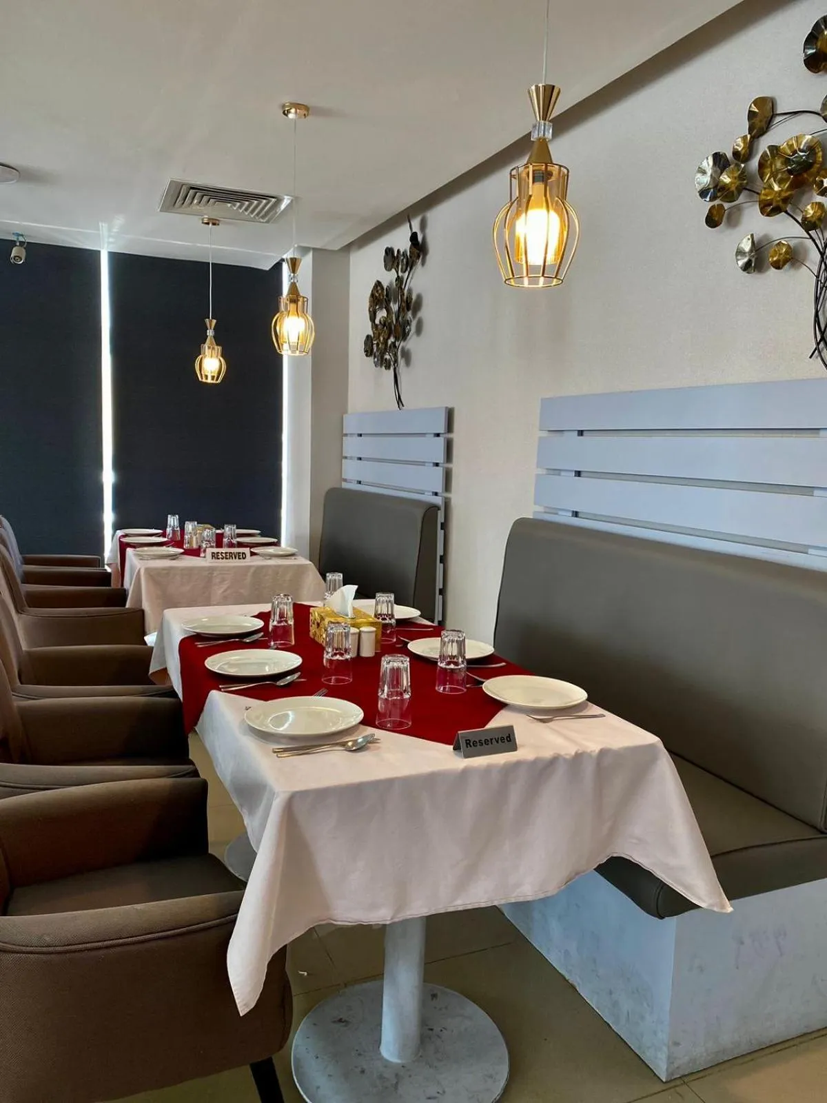 Restaurant/places to eat in Savoy Grand Hotel Apartments