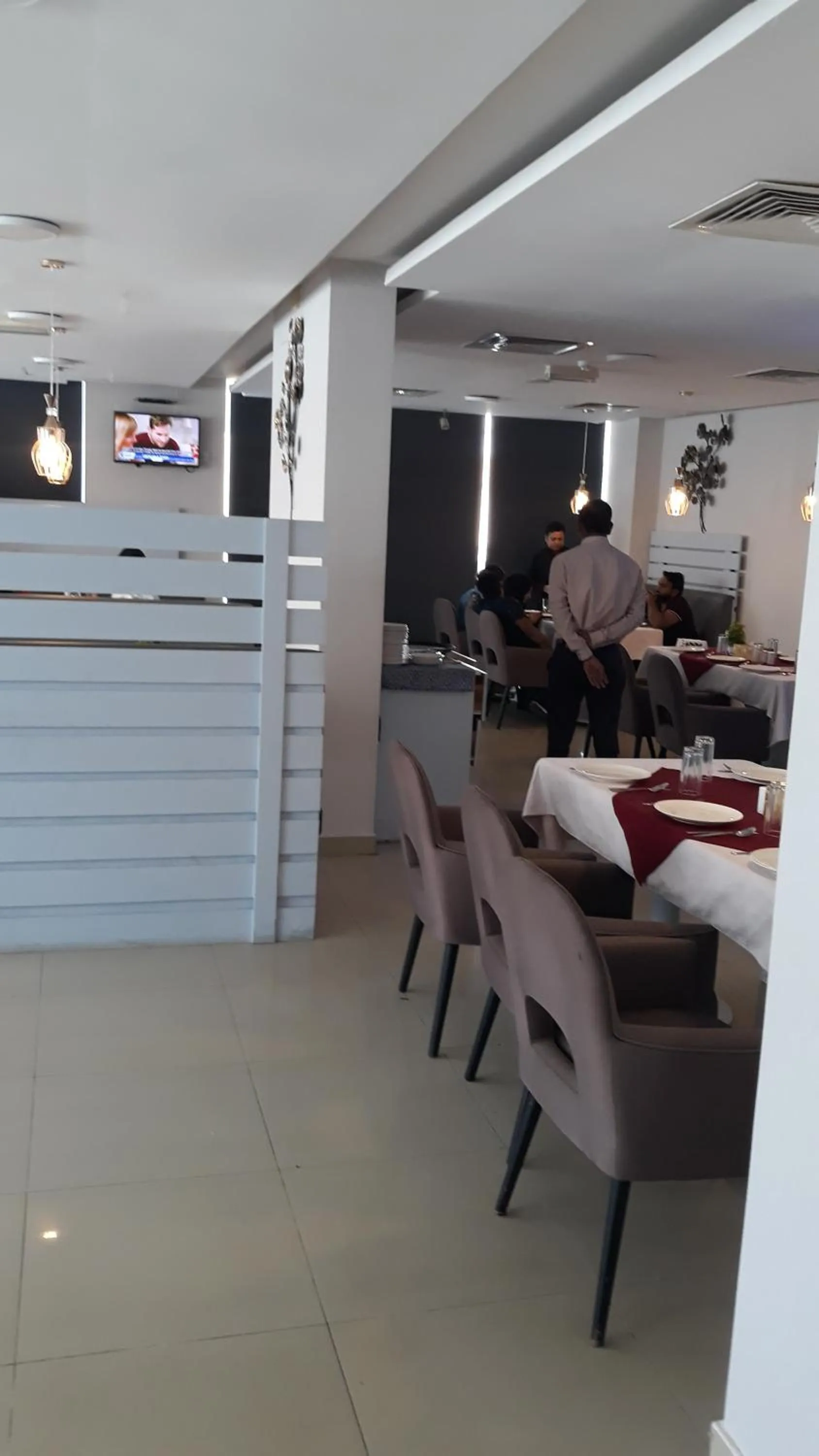 Restaurant/places to eat in Savoy Grand Hotel Apartments