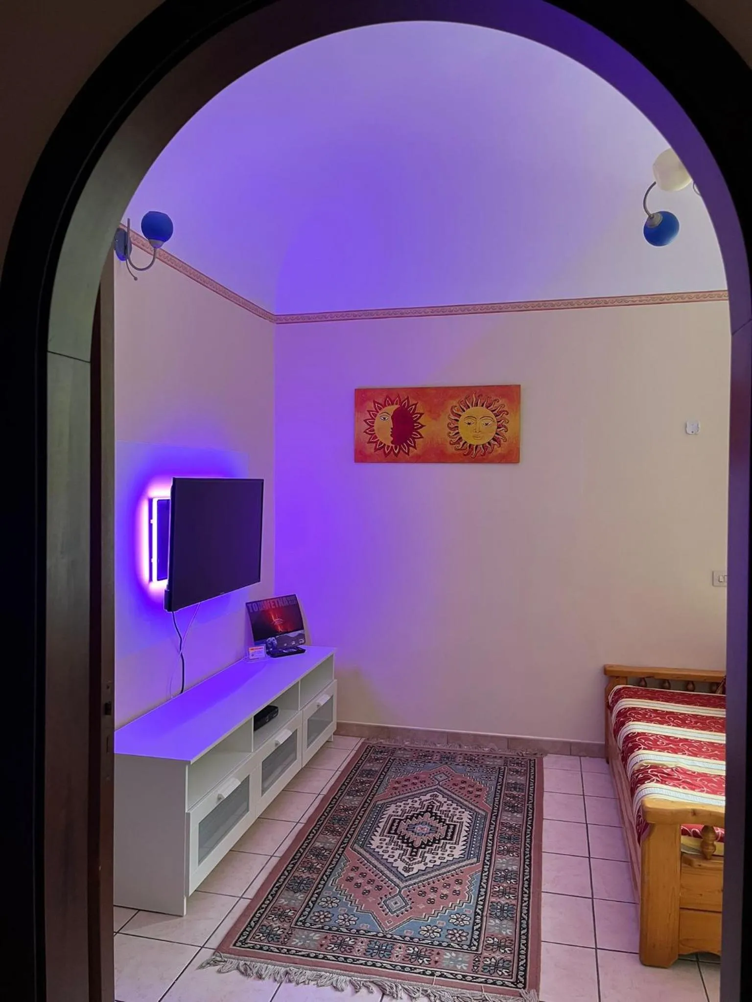 Communal lounge/ TV room in Albicocche House