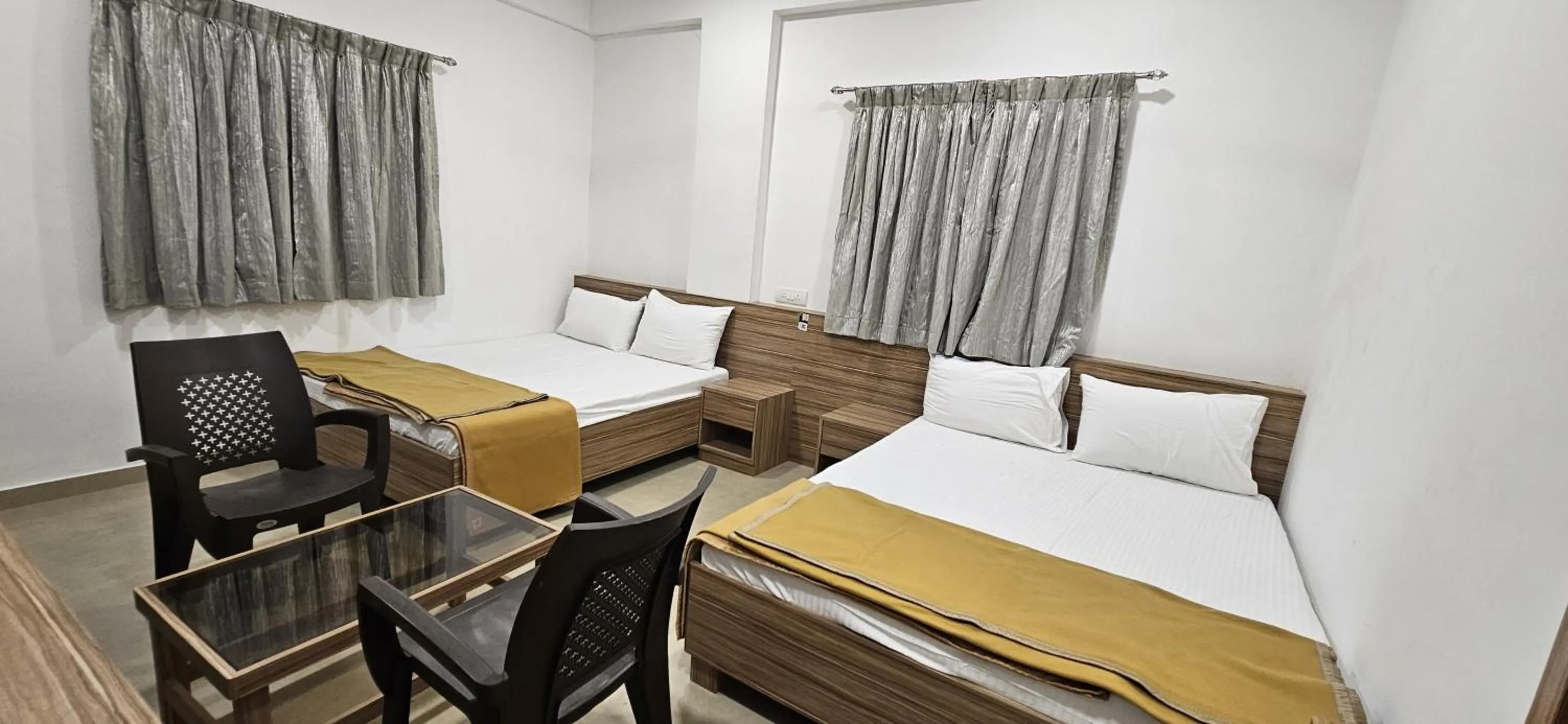 TV and multimedia, Bed in Hotel Suryaprabha- Near Diveagar Beach